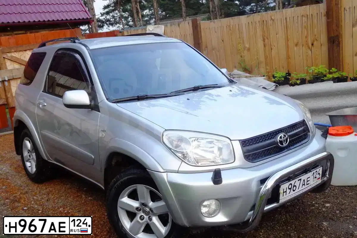 Фото автомобиля TOYOTA RAV4, 2004 — госномер Н967АЕ124. Цвет: СЕРЫЙ