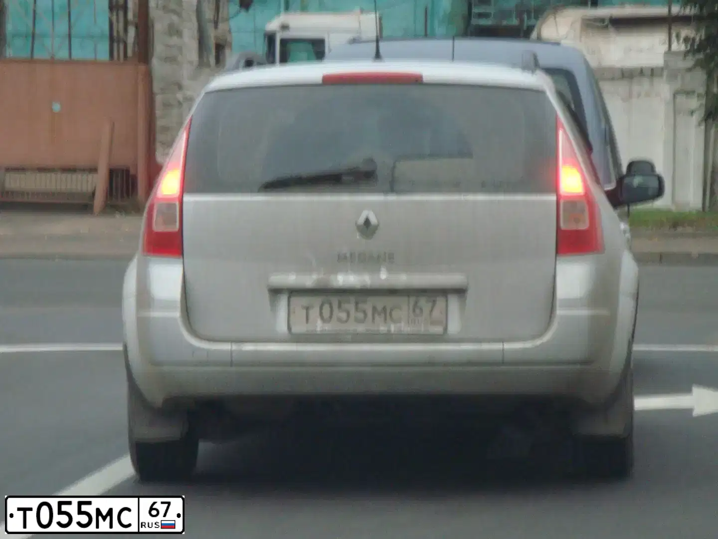 Фото автомобиля RENAULT MEGANE, 2008 — госномер Т055МС67. Цвет: СЕРЕБРИСТЫЙ