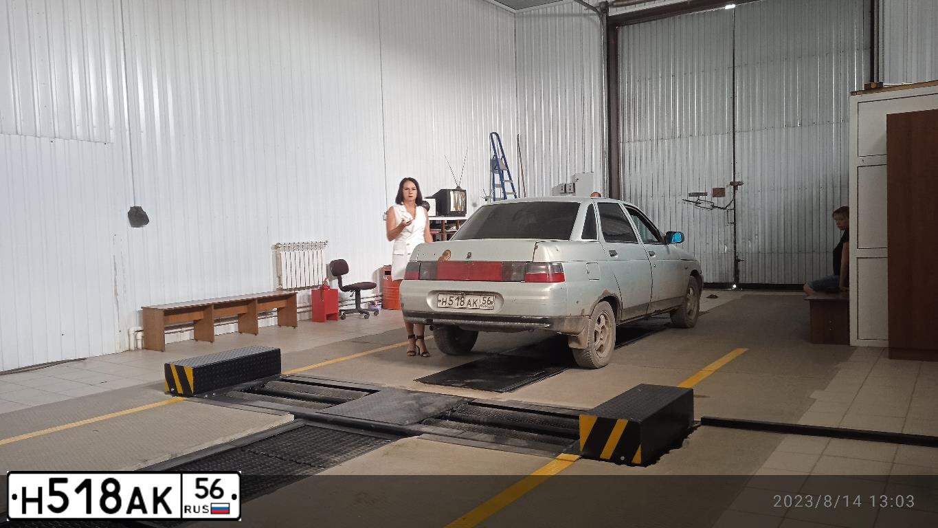 Фото автомобиля LADA 2110, 2002 — госномер Е022АХ156. Цвет: СЕРЕБРИСТО-ЖЕЛТО-ЗЕЛЕНЫЙ