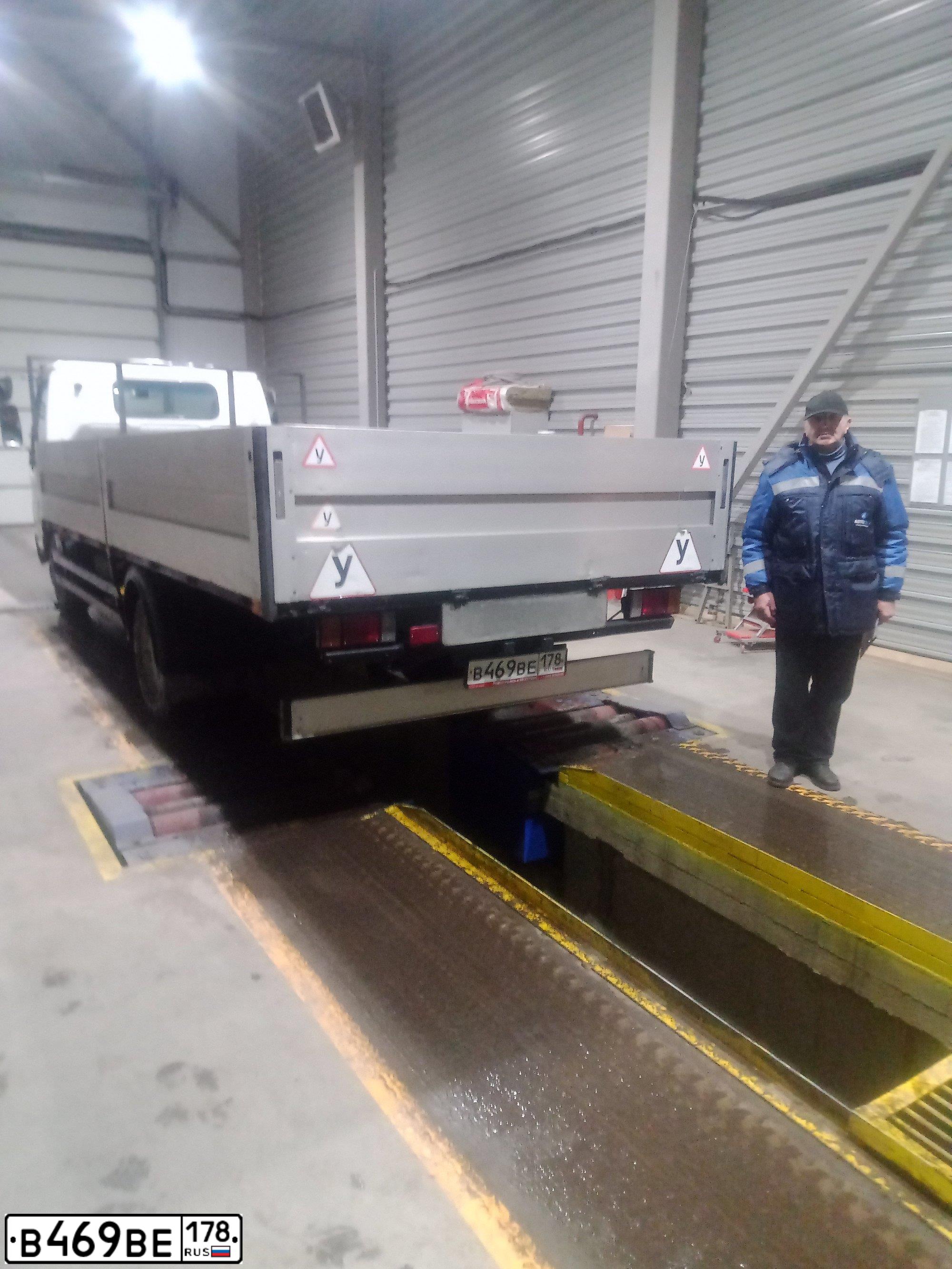Фото автомобиля ISUZU NQR, 2010 — госномер В469ВЕ178. Цвет: БЕЛЫЙ