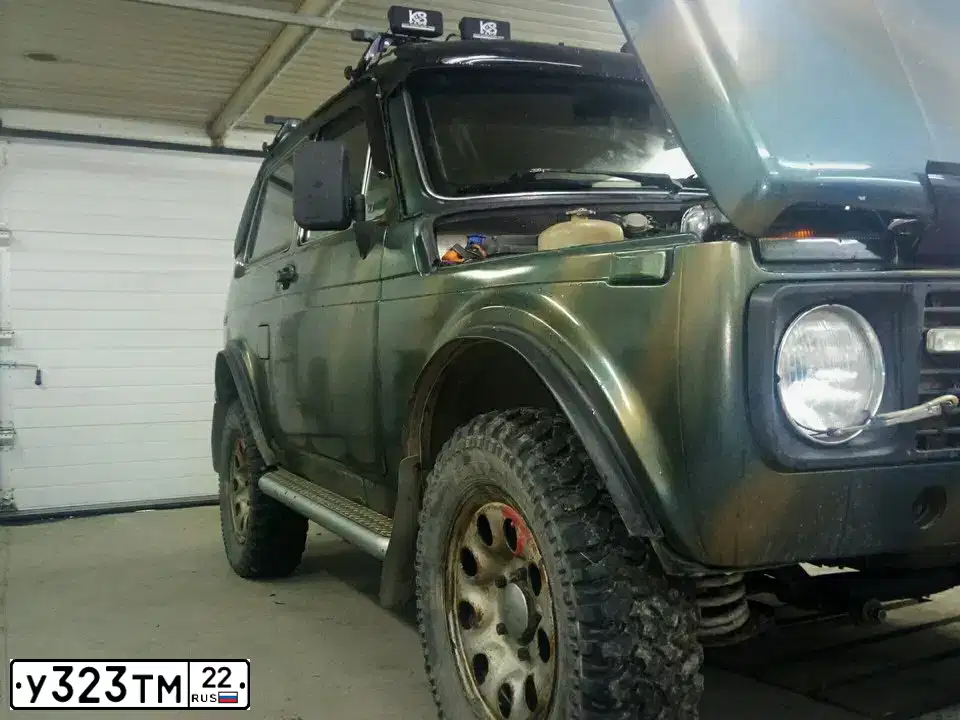 Фото автомобиля LADA 2121 NIVA, 1984 — госномер У323ТМ22. Цвет: ЦУНАМИ