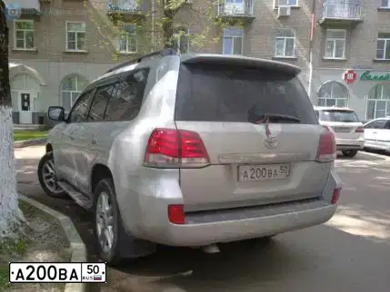 Фото автомобиля TOYOTA LANDCRUISER 200, 2008 — госномер С642ТМ750. Цвет: СЕРЕБРИСТЫЙ