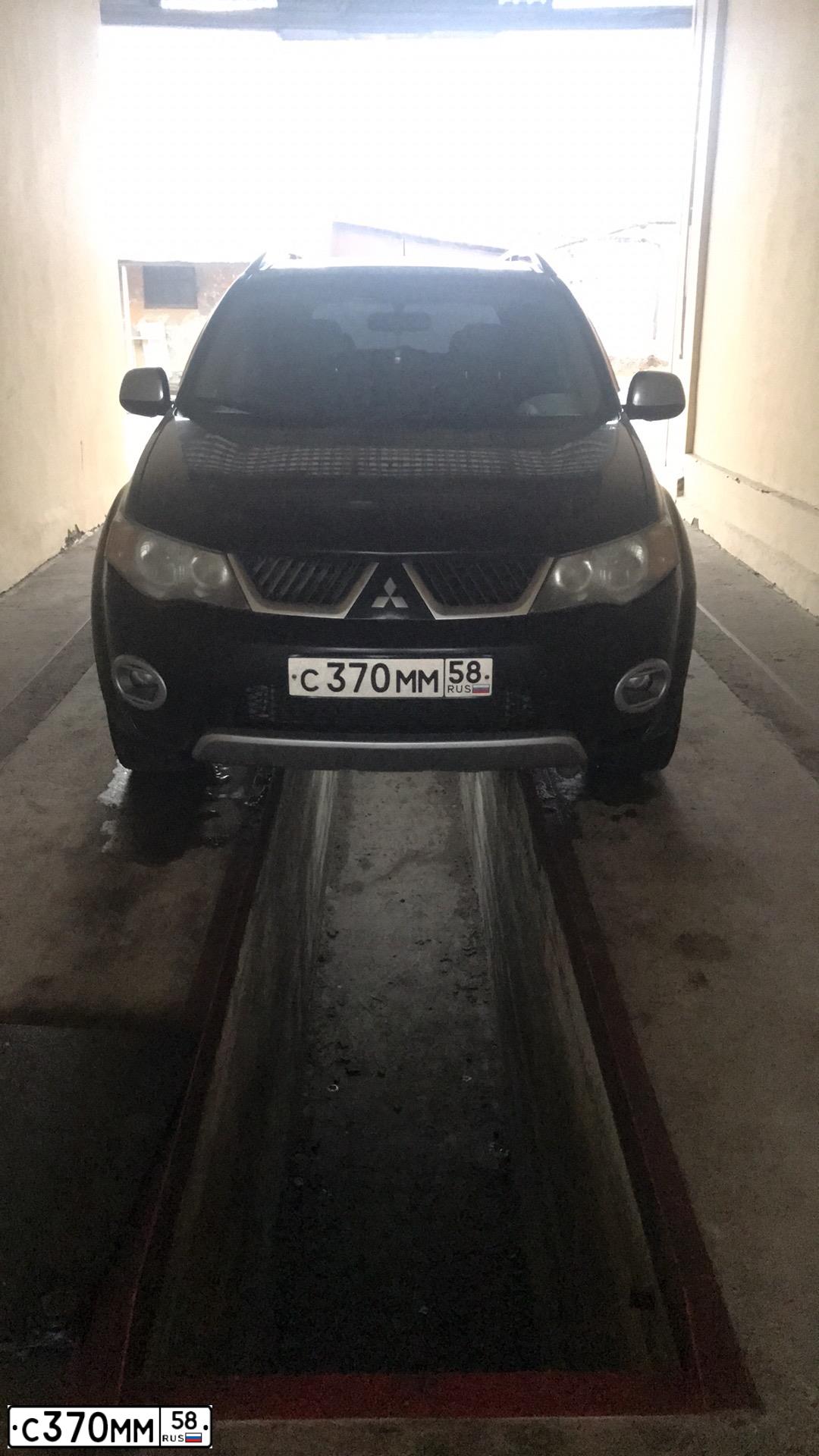 Фото автомобиля MITSUBISHI OUTLANDER, 2007 — госномер С370ММ58. Цвет: ЧЕРНЫЙ