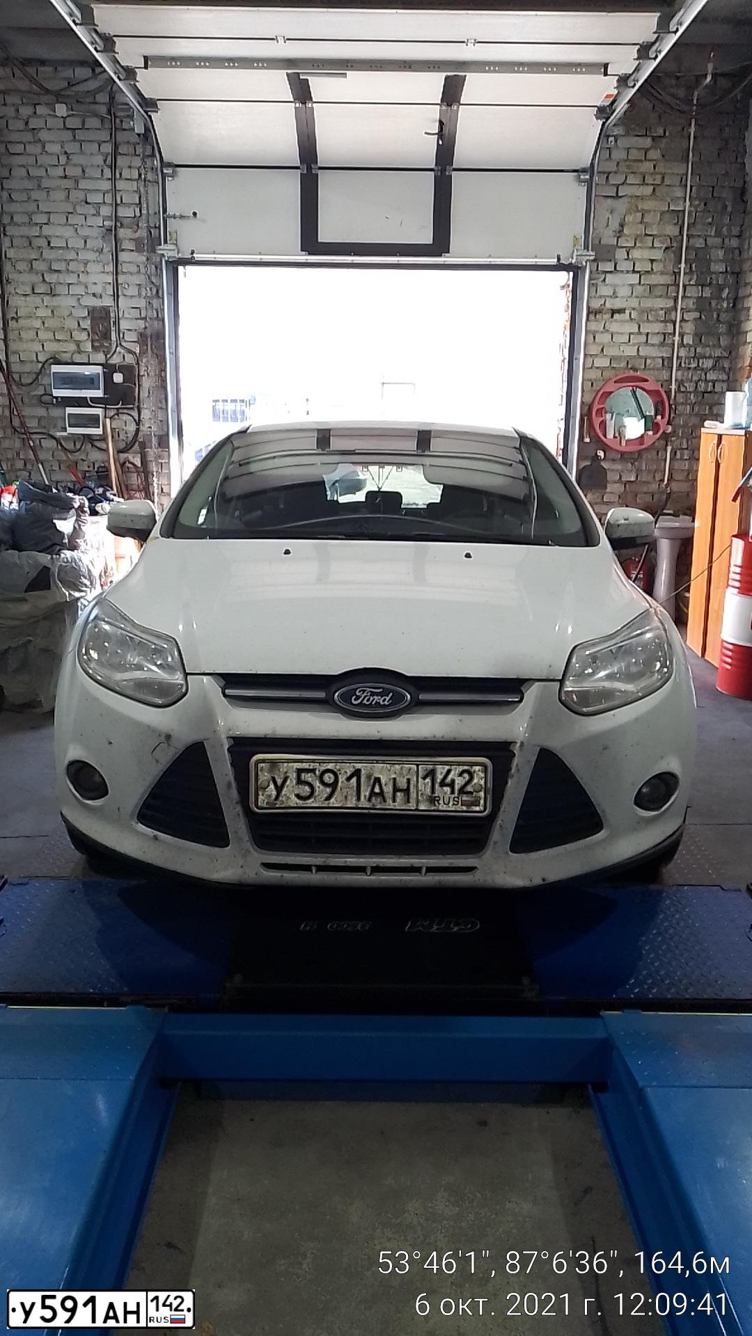 Фото автомобиля FORD D FOCUS, 2011 — госномер У591АН142. Цвет: Белый