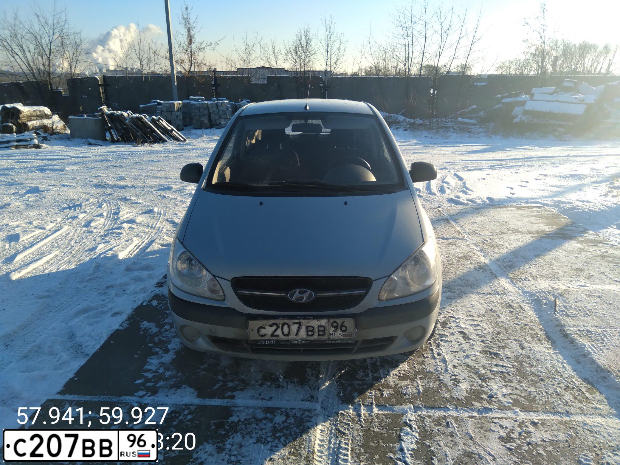 Фото автомобиля HYUNDAI GETZ, 2010 — госномер Р850КА196. Цвет: Серебристый