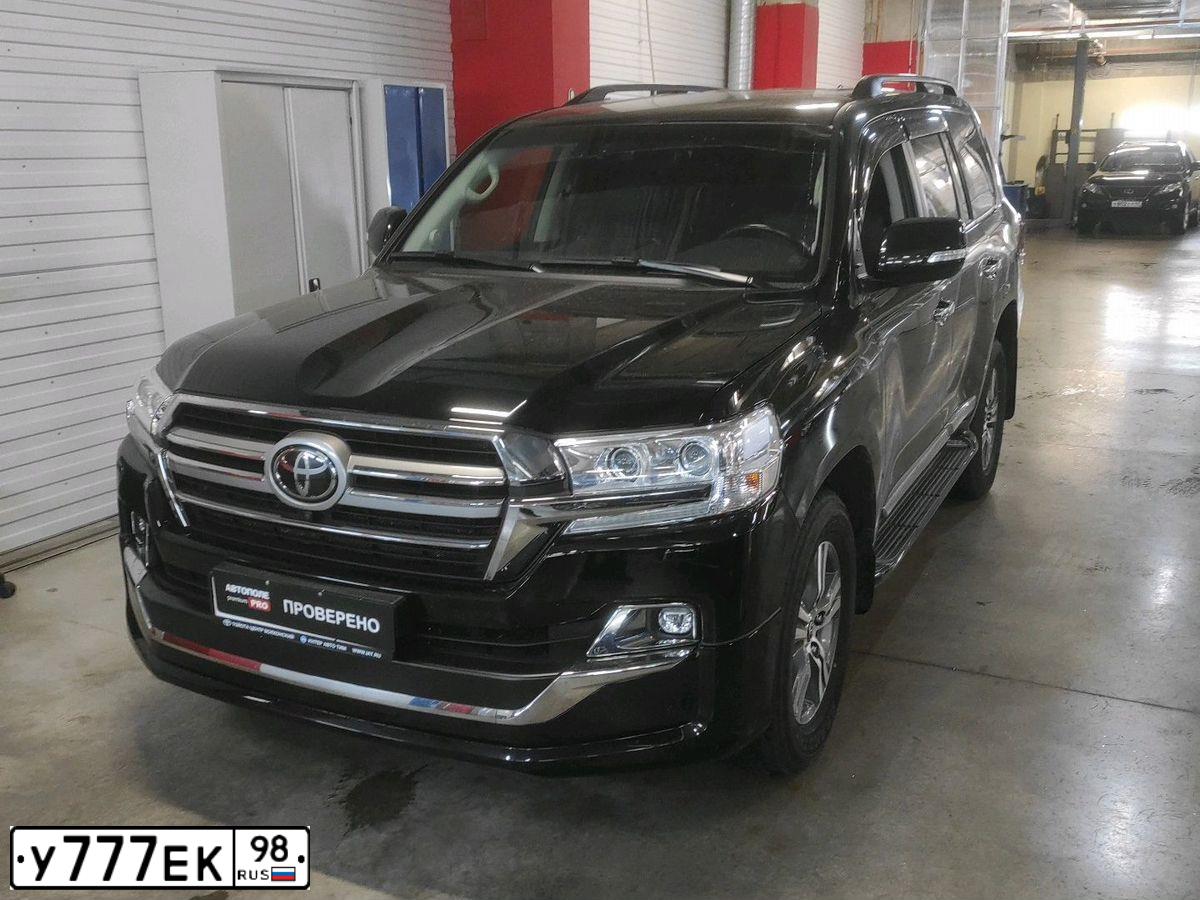 Фото автомобиля TOYOTA LANDCRUISER 200, 2011 — госномер У777ЕК98. Цвет: Серебристый