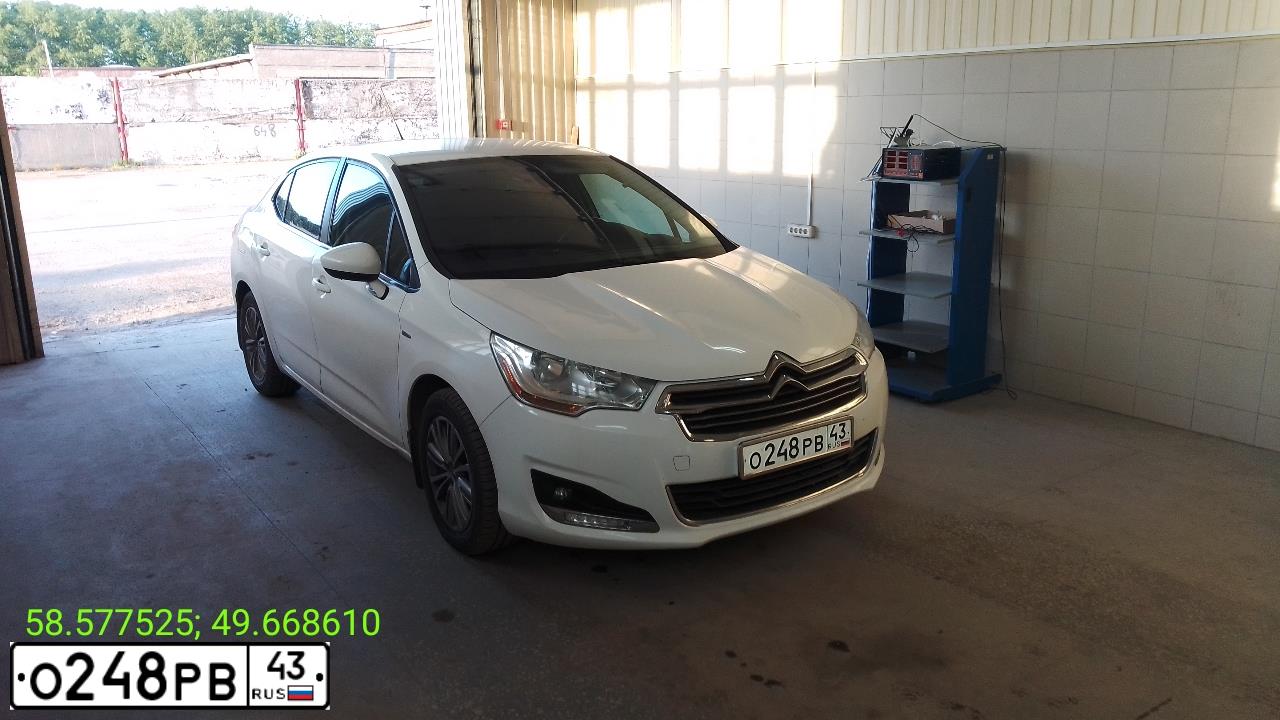 Фото автомобиля CITROEN C4, 2013 — госномер О248РВ43. Цвет: Белый