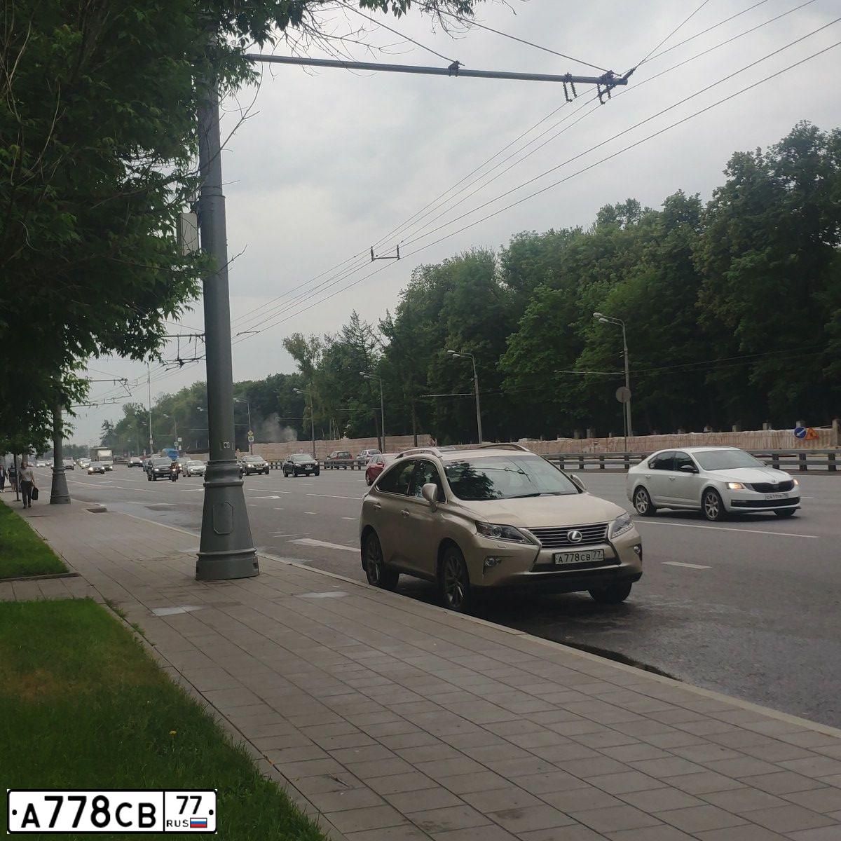Фото автомобиля LEXUS RX, 2012 — госномер А778СВ77. Цвет: БЕЖЕВЫЙ