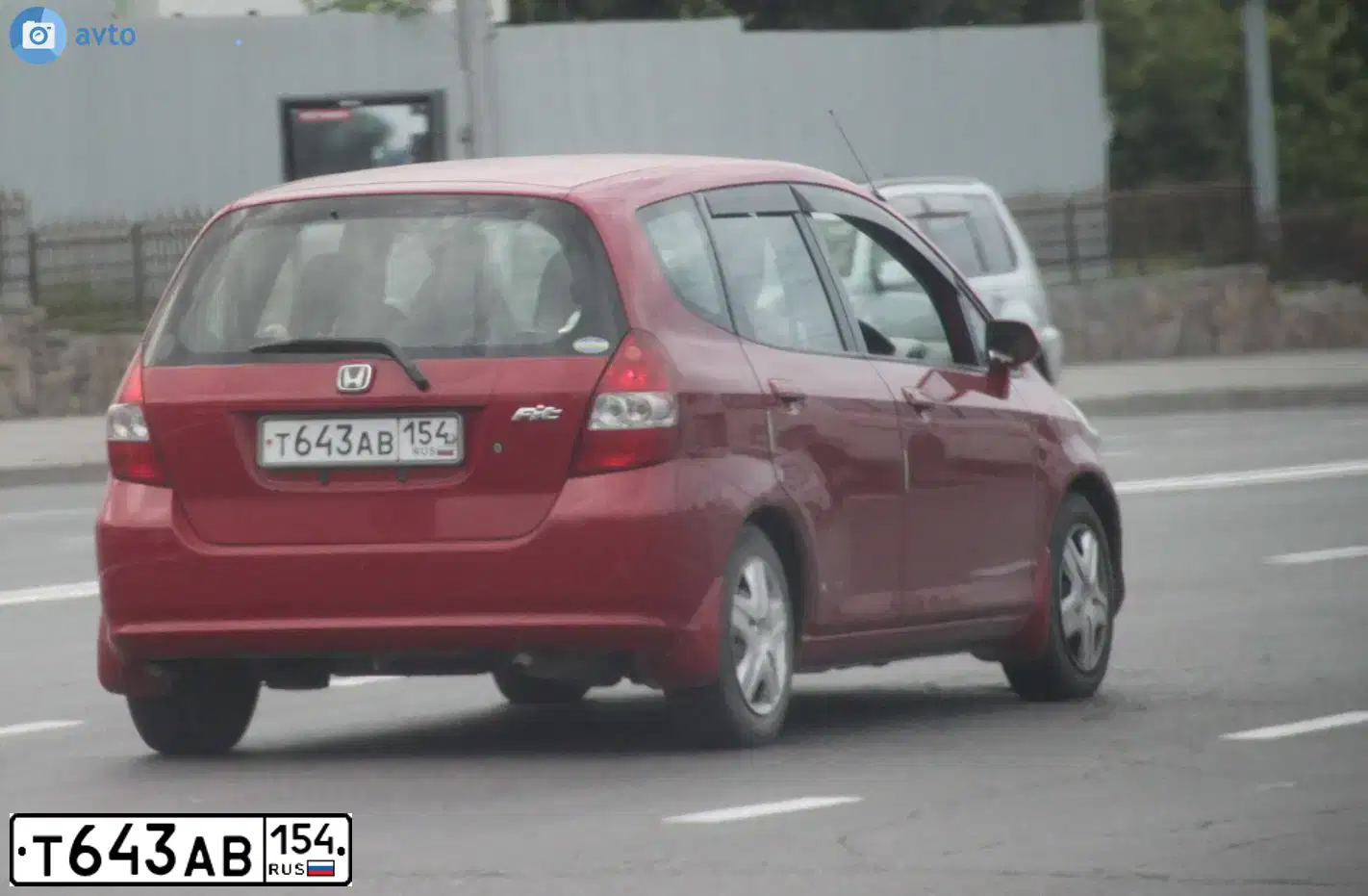 Фото автомобиля ХОНДА ФИТ, 2001 — госномер Е396РУ82