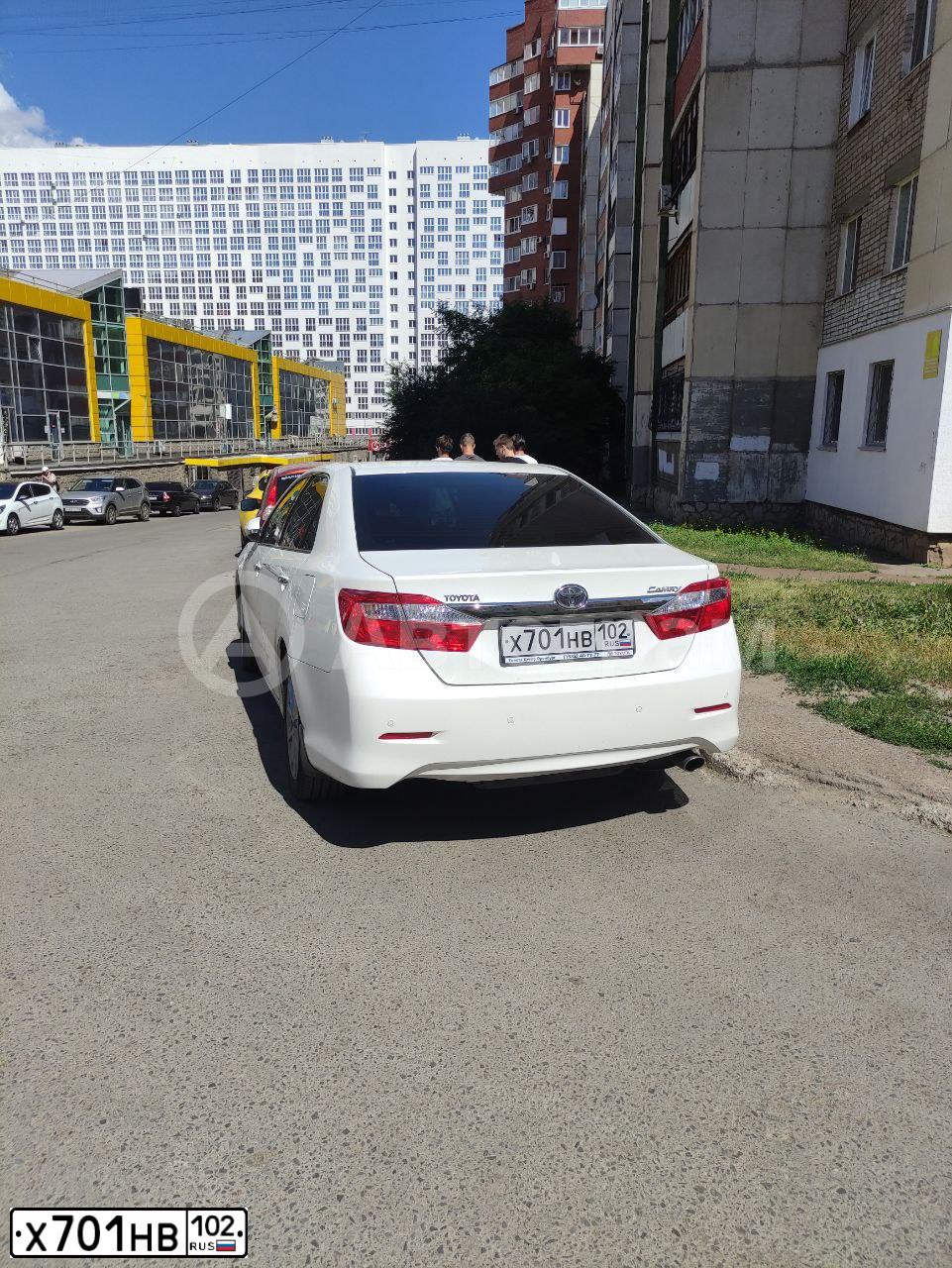 Фото автомобиля TOYOTA CAMRY, 2014 — госномер Х701НВ102. Цвет: БЕЛЫЙ ПЕРЛАМУТР