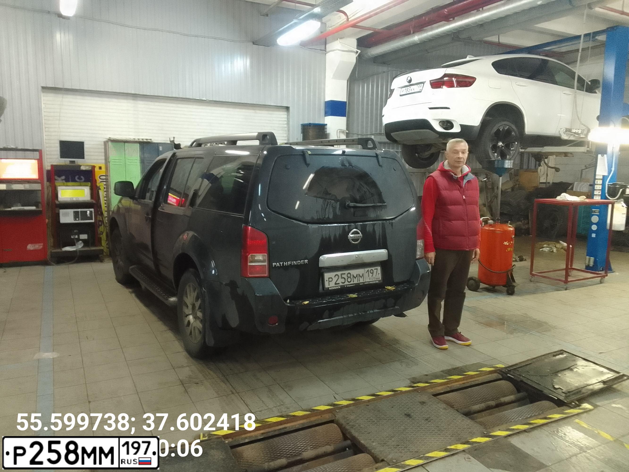 Фото автомобиля НИССАН ПАТФАЙНДЕР, 2012 — госномер У405АЕ250. Цвет: ЧЕРНЫЙ