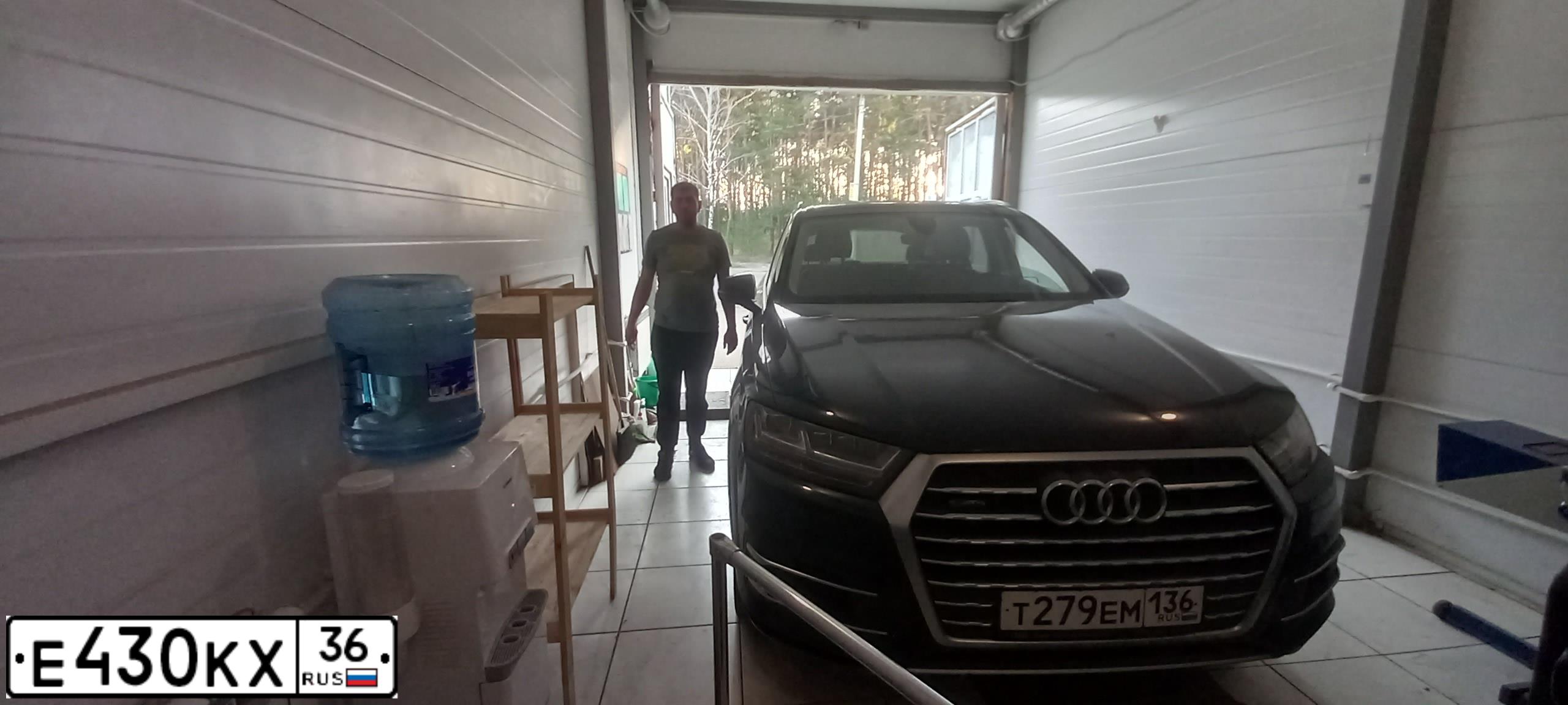 Фото автомобиля AUDI Q7, 2016 — госномер Н706ОУ797. Цвет: ЧЕРНО-СИНИЙ