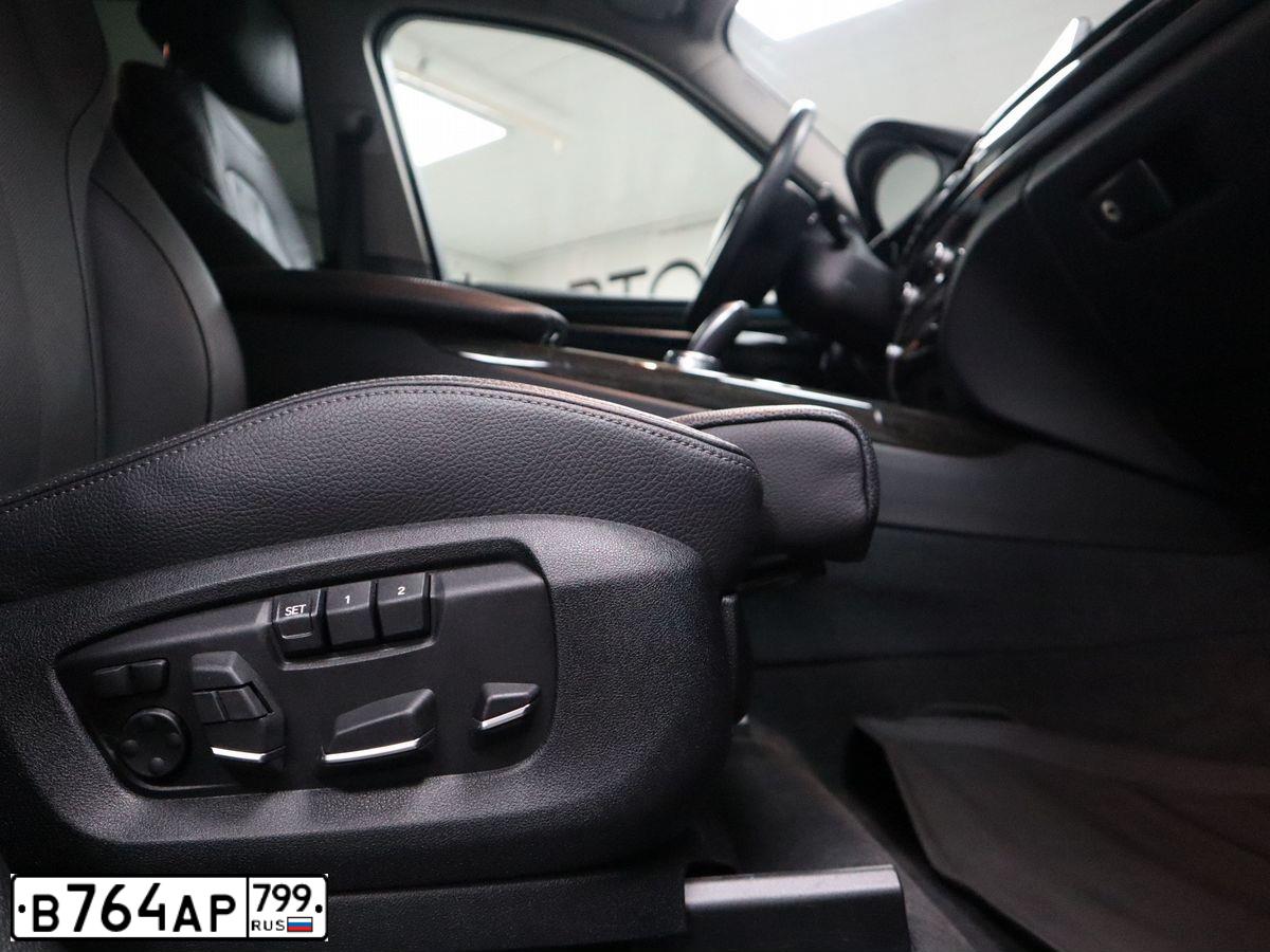 Фото автомобиля BMW X5, 2017 — госномер Х808МК196. Цвет: синий