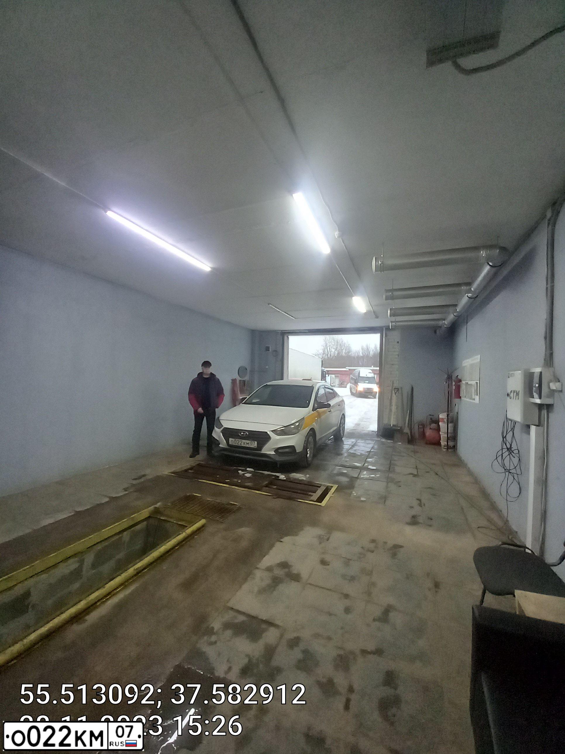 Фото автомобиля HYUNDAI SOLARIS, 2017 — госномер О022КМ07. Цвет: БЕЛЫЙ-ЖЕЛТЫЙ-СЕРЫЙ