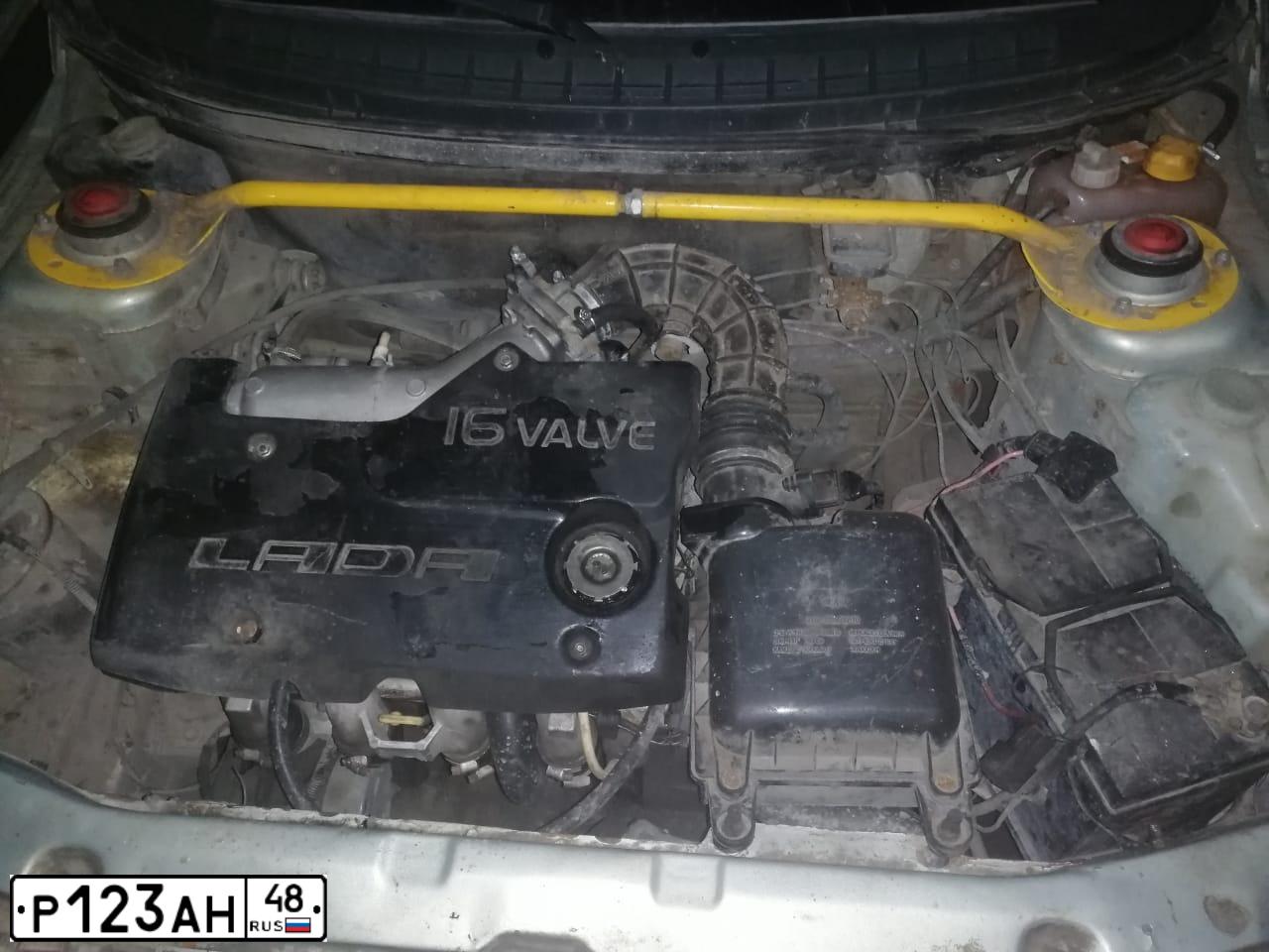Фото автомобиля LADA 2112 LADA, 2002 — госномер Р123АН48. Цвет: СЕРЕБ ЖЕЛТО-ЗЕЛЕНЫЙ