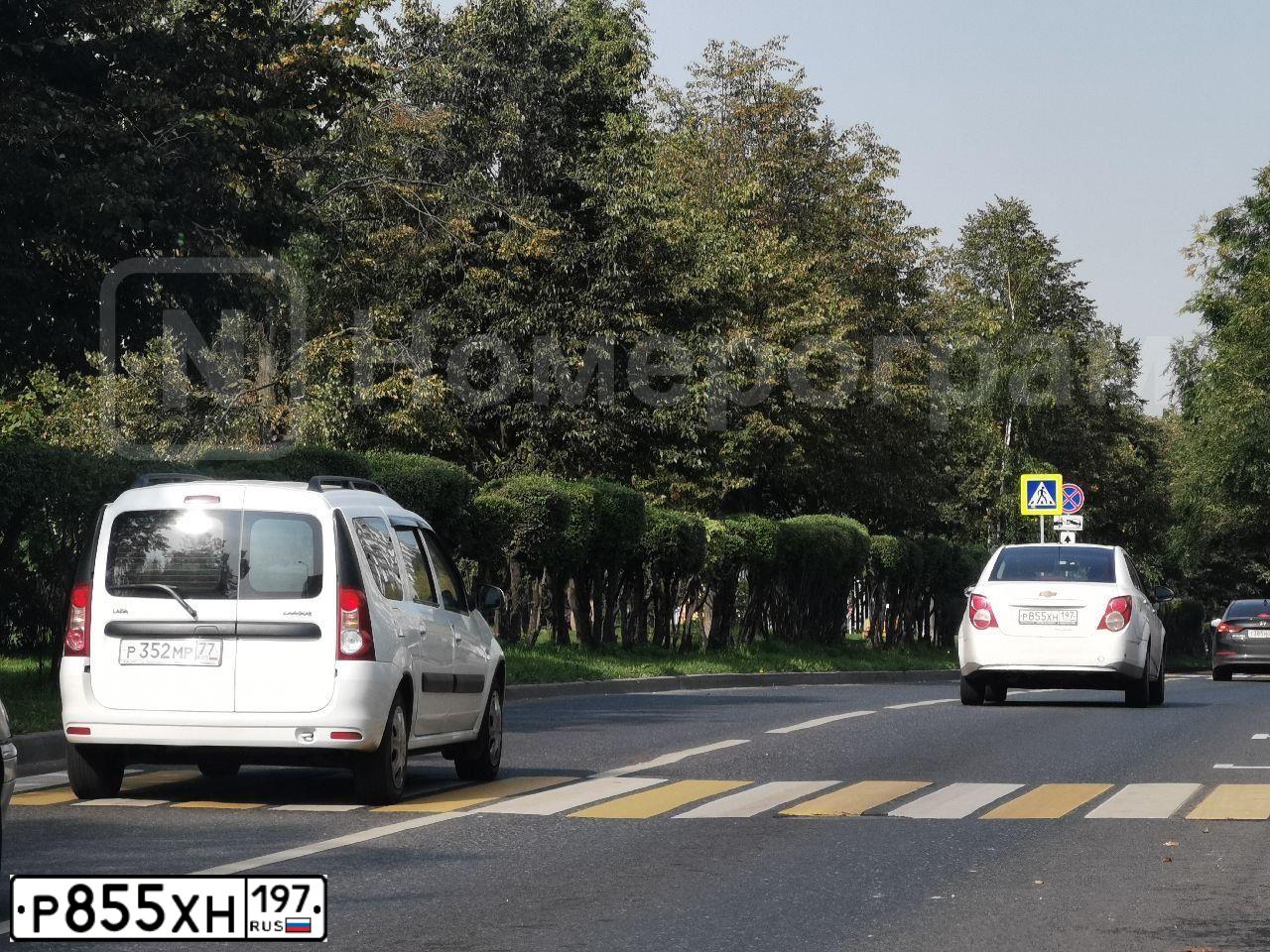 Фото автомобиля CHEVROLET AVEO, 2012 — госномер Е021ЕК136. Цвет: СЕРЕБРИСТЫЙ