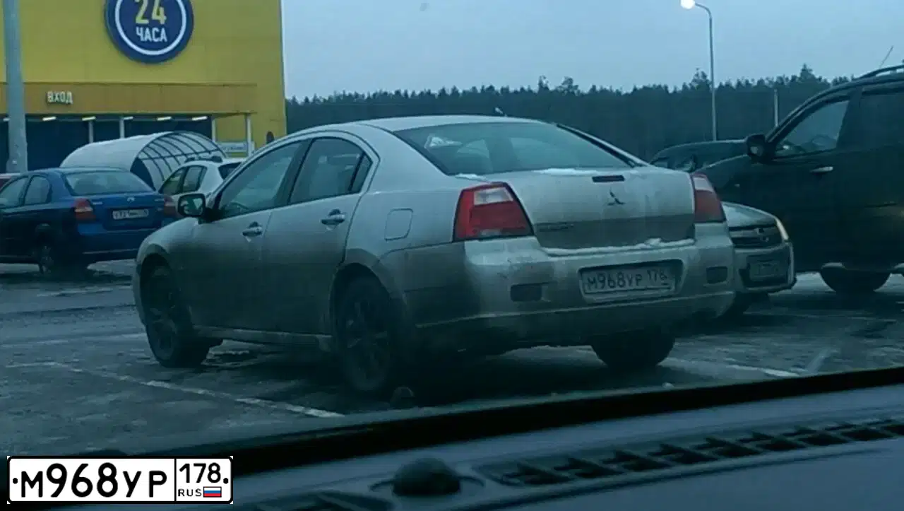 Фото автомобиля MITSUBISHI GALANT, 2006 — госномер Р842МА60. Цвет: Серебристый