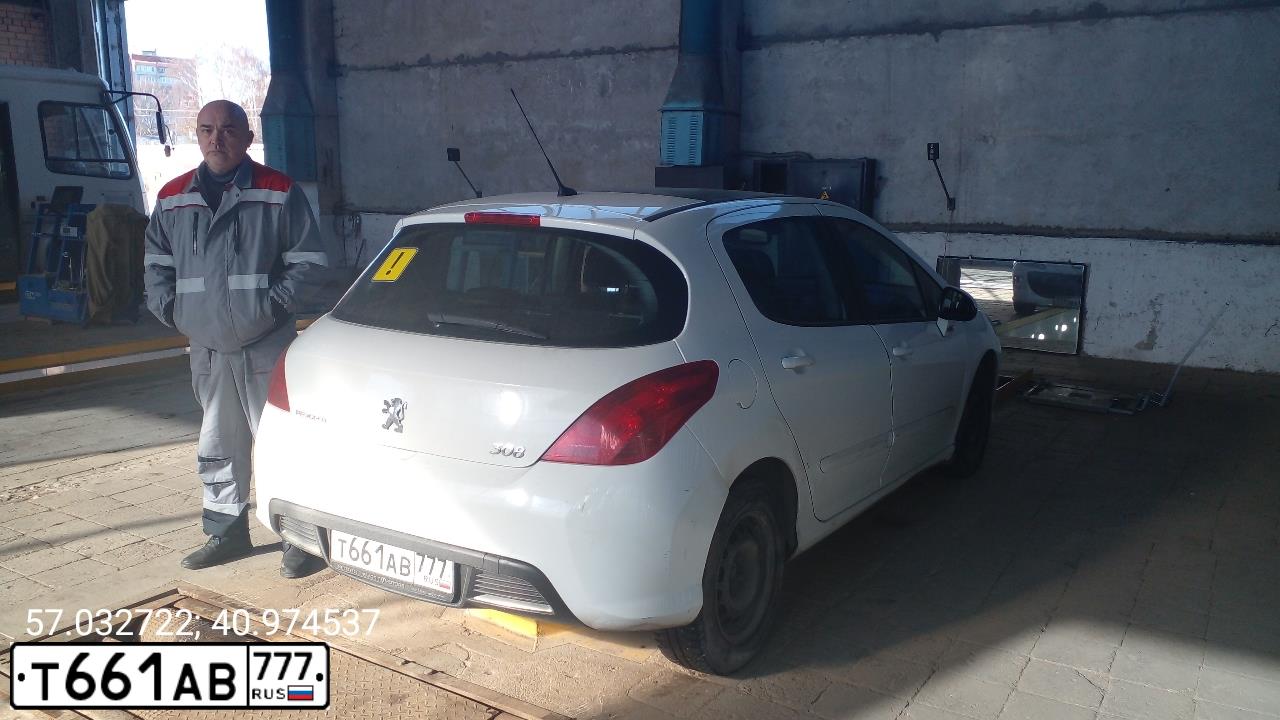Фото автомобиля PEUGEOT 308, 2008 — госномер Т661АВ777. Цвет: Белый