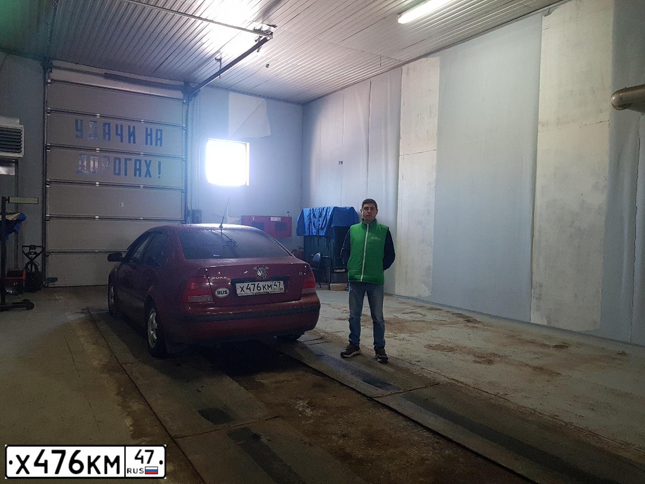 Фото автомобиля VOLKSWAGEN BORA, 1999 — госномер Т640НО198. Цвет: БОРДОВЫЙ