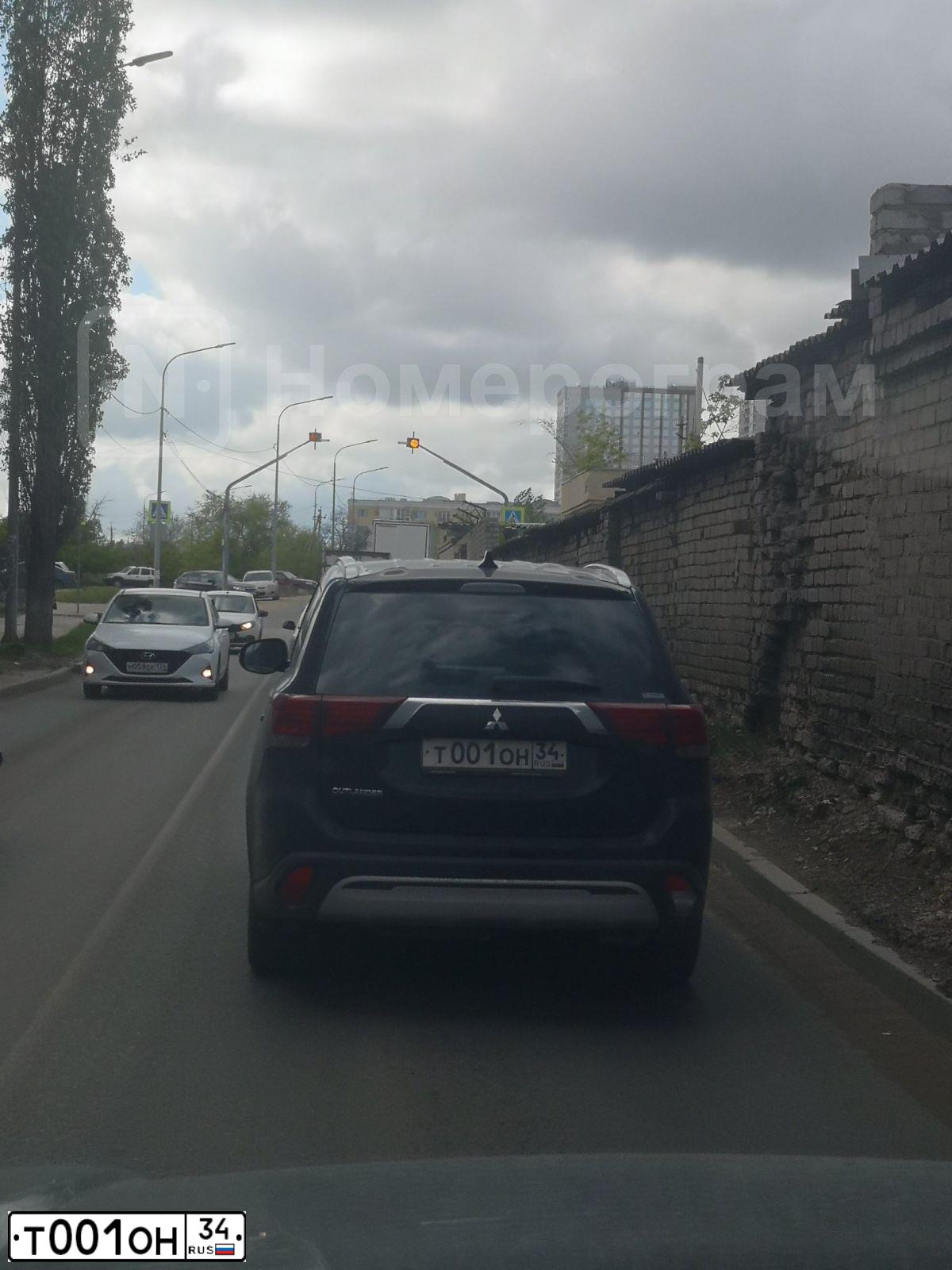 Фото автомобиля LEXUS RX, 2008 — госномер Т001ОН34. Цвет: СВЕТЛО ОЛИВКОВЫЙ