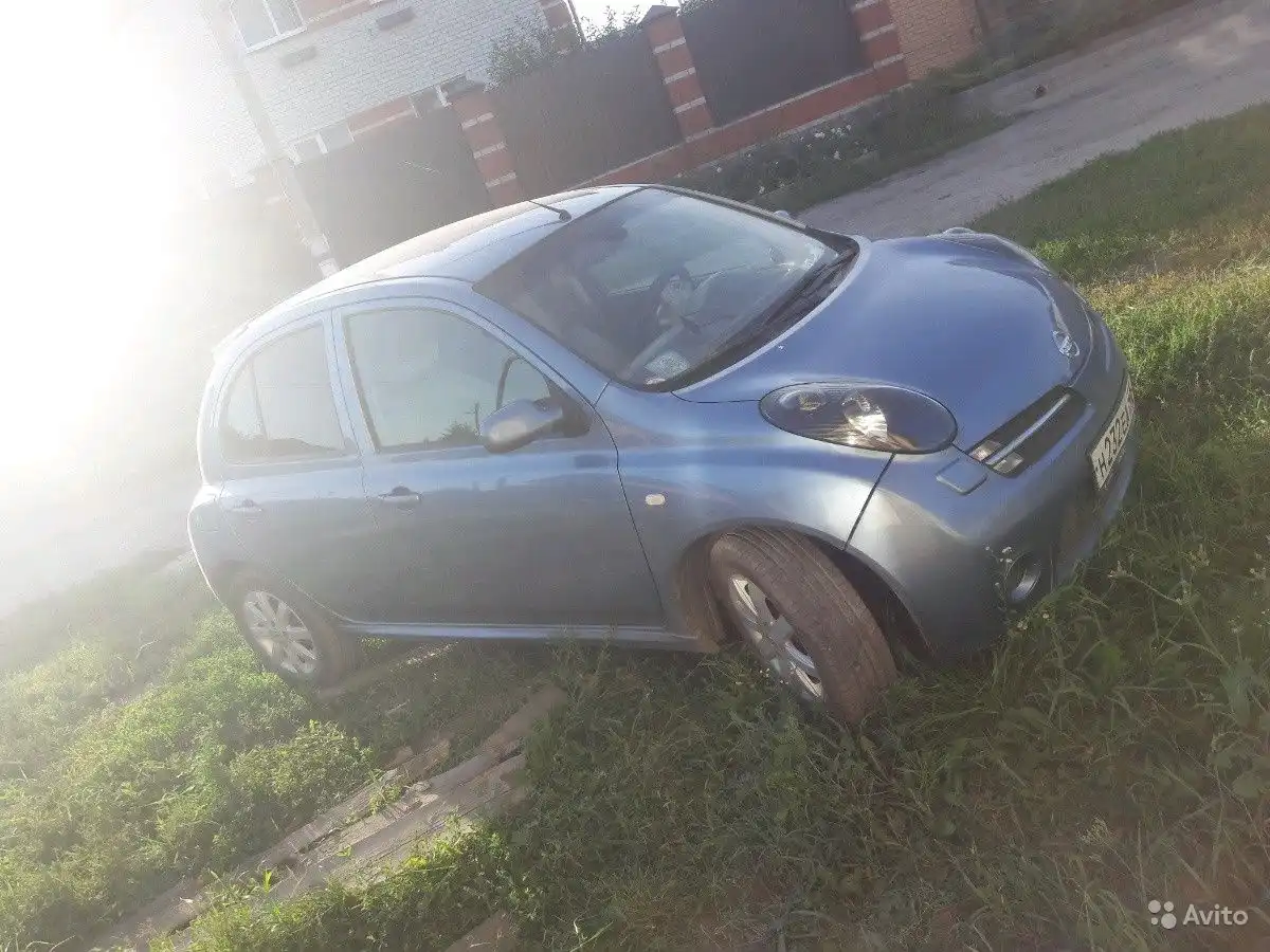 Фото автомобиля NISSAN MICRA, 2007 — госномер Н276ХВ46. Цвет: голубой