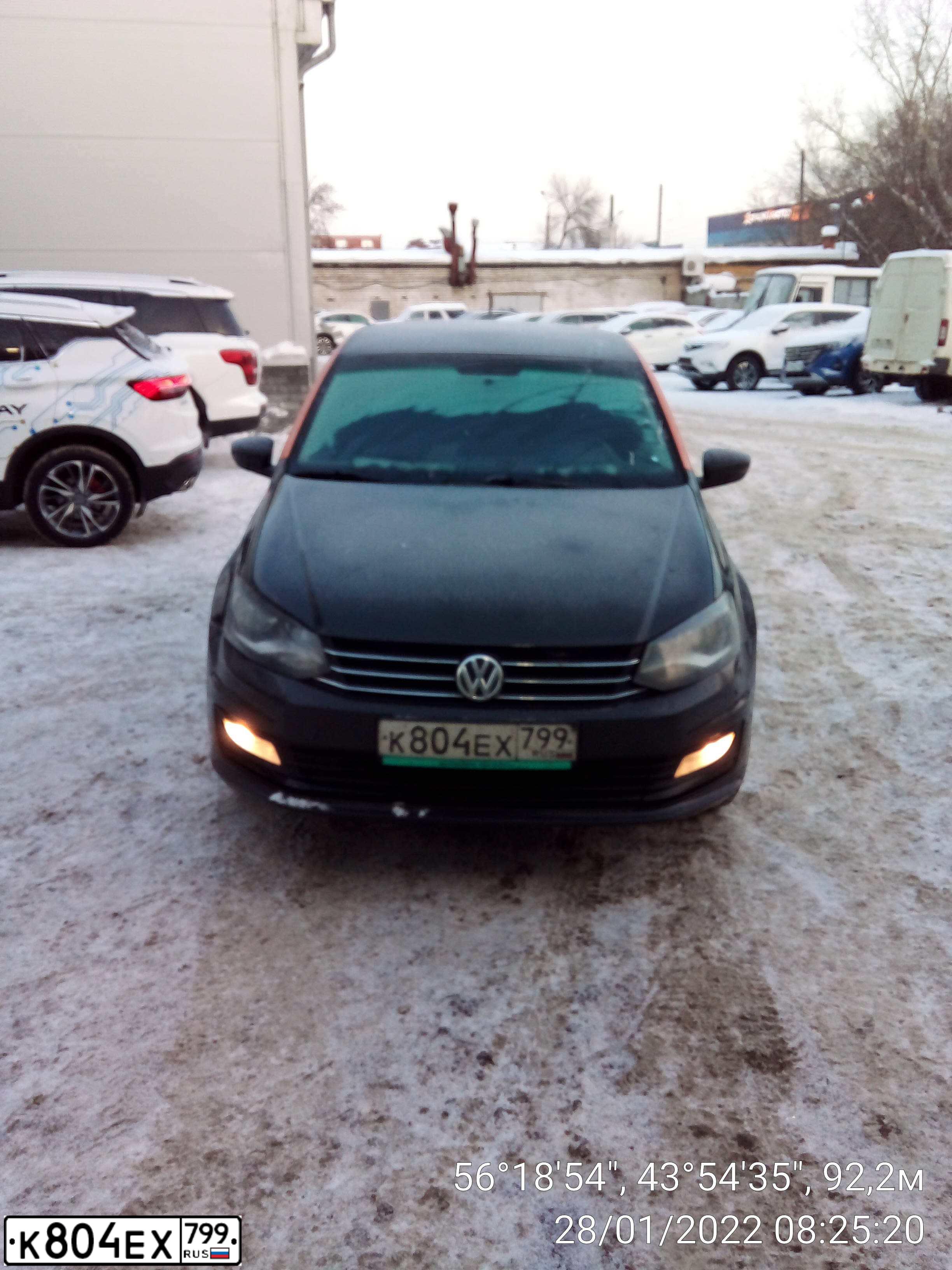 Фото автомобиля VOLKSWAGEN POLO, 2018 — госномер К804ЕХ799. Цвет: Серый