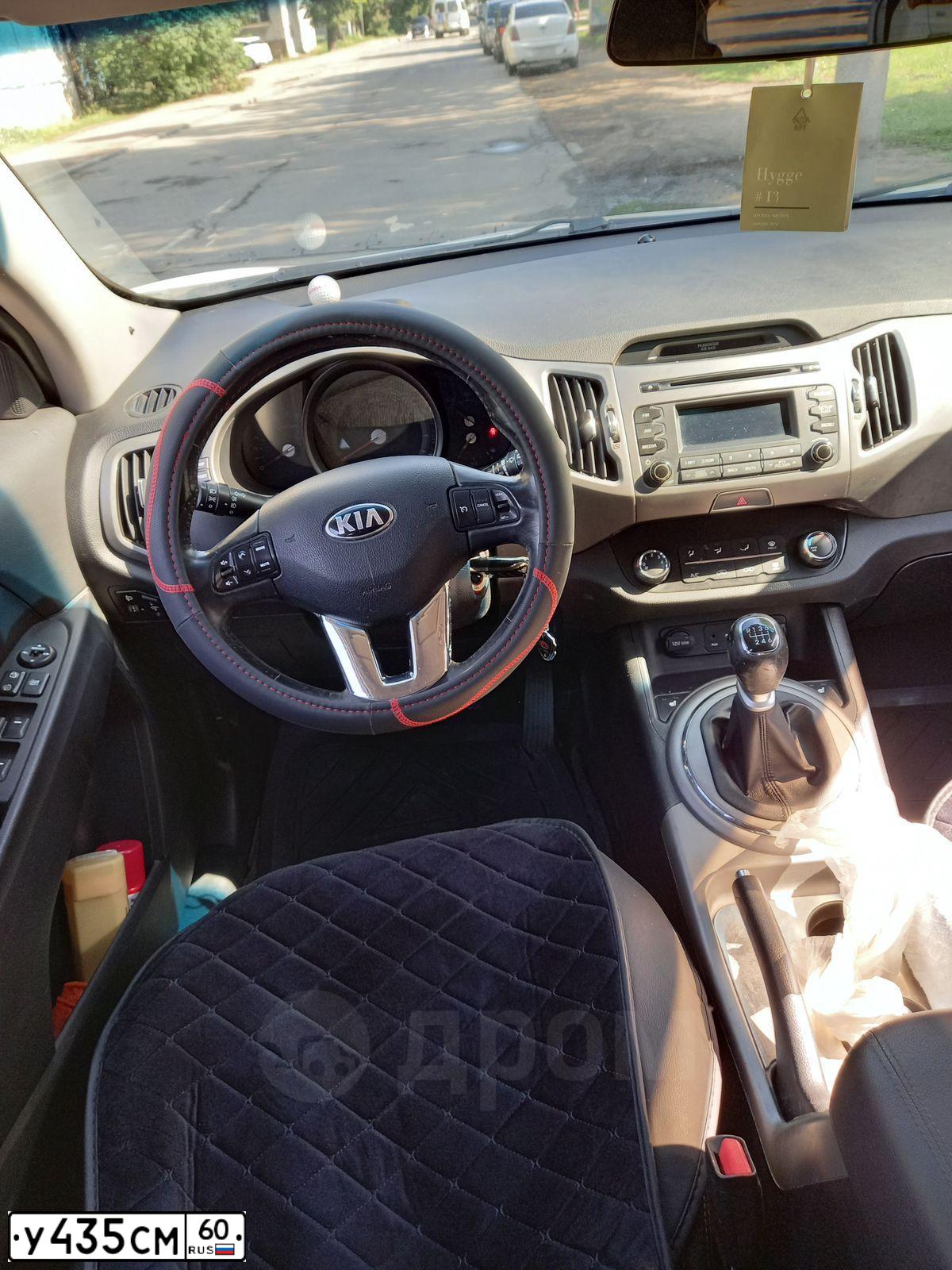Фото автомобиля KIA SPORTAGE, 2015 — госномер У435СМ60. Цвет: Белый
