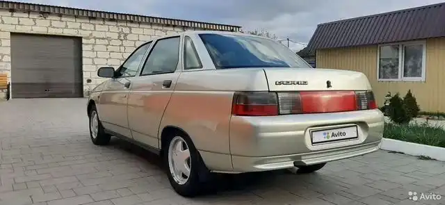 Фото автомобиля LADA 2110, 2006 — госномер У421ВЕ31. Цвет: СЕРЕБРИСТО-БЕЖЕВЫЙ