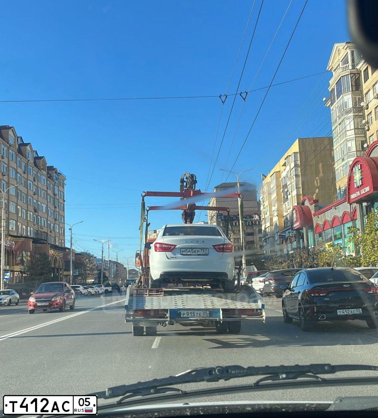 Фото автомобиля KIA RIO, 2021 — госномер Р501РТ126. Цвет: ЧЕРНЫЙ
