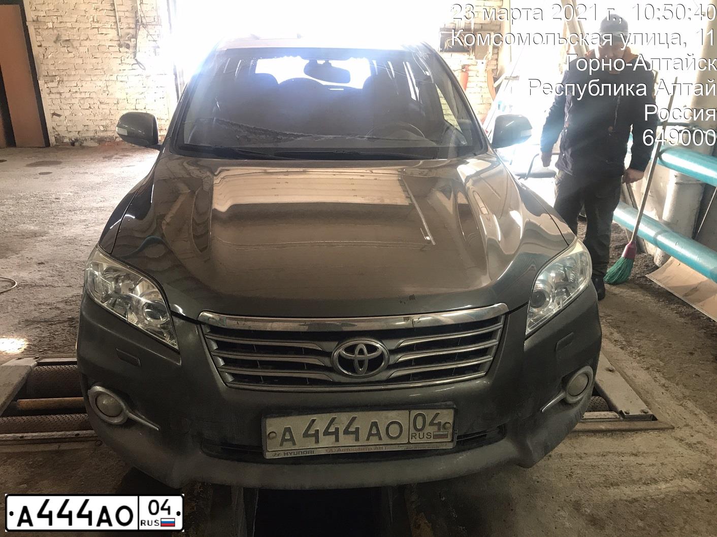 Фото автомобиля TOYOTA RAV4, 2011 — госномер Р787МТ797. Цвет: бронзовый
