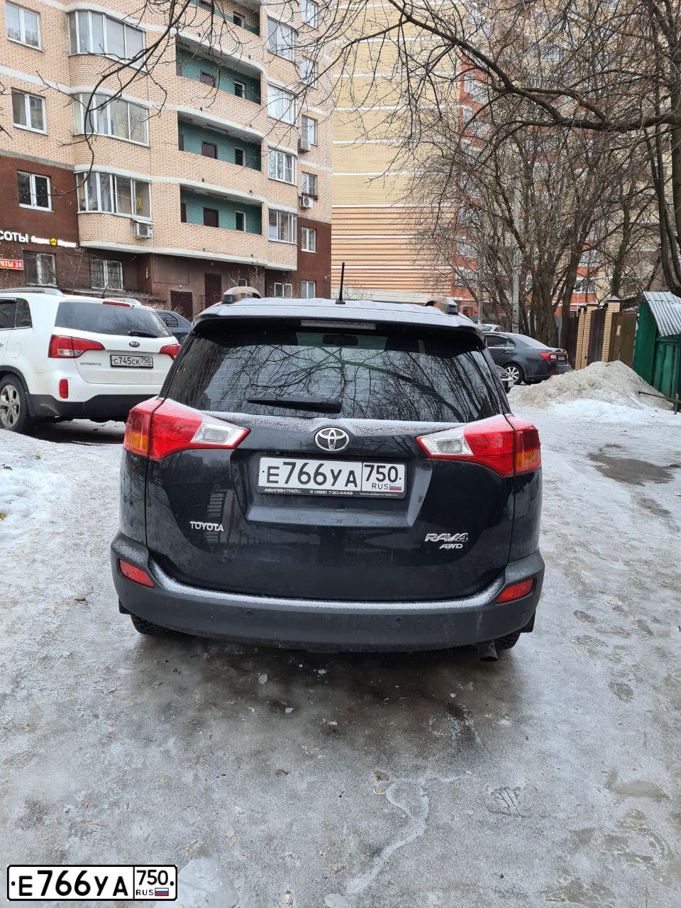 Фото автомобиля TOYOTA RAV4, 2015 — госномер Е766УА750. Цвет: ЧЕРНЫЙ