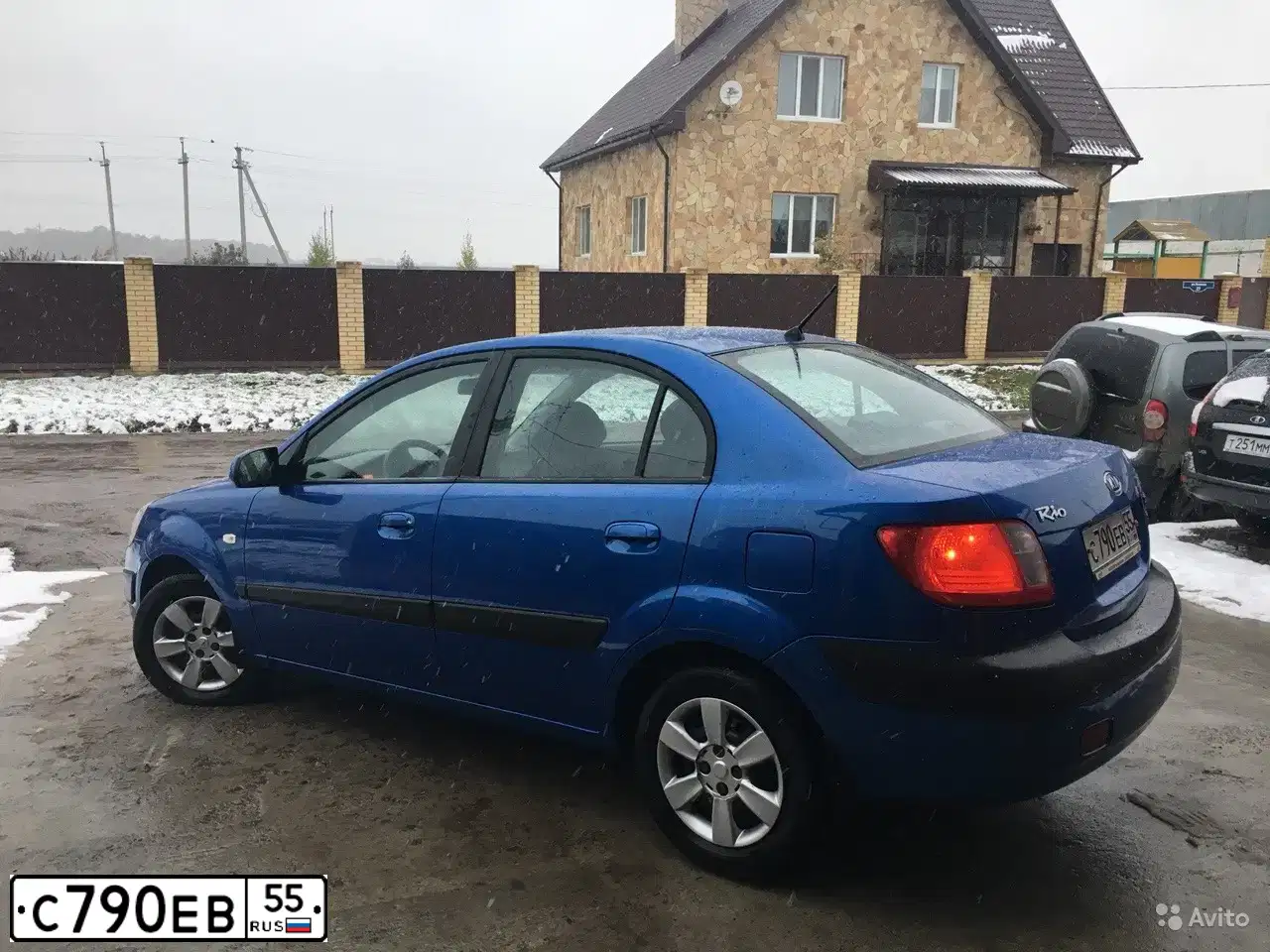 Фото автомобиля KIA RIO, 2005 — госномер С790ЕВ55. Цвет: СИНИЙ