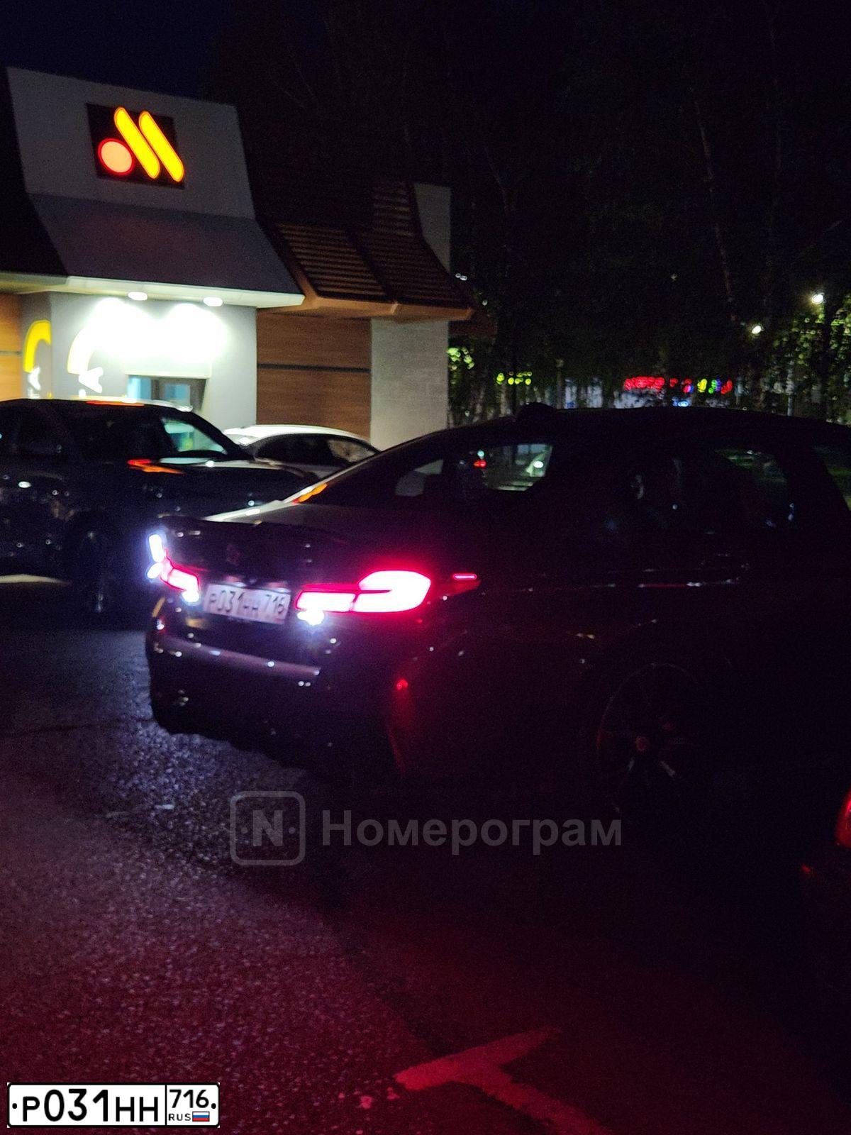 Фото автомобиля BMW M5 COMPETITION, 2022 — госномер Р031НН716. Цвет: Красный