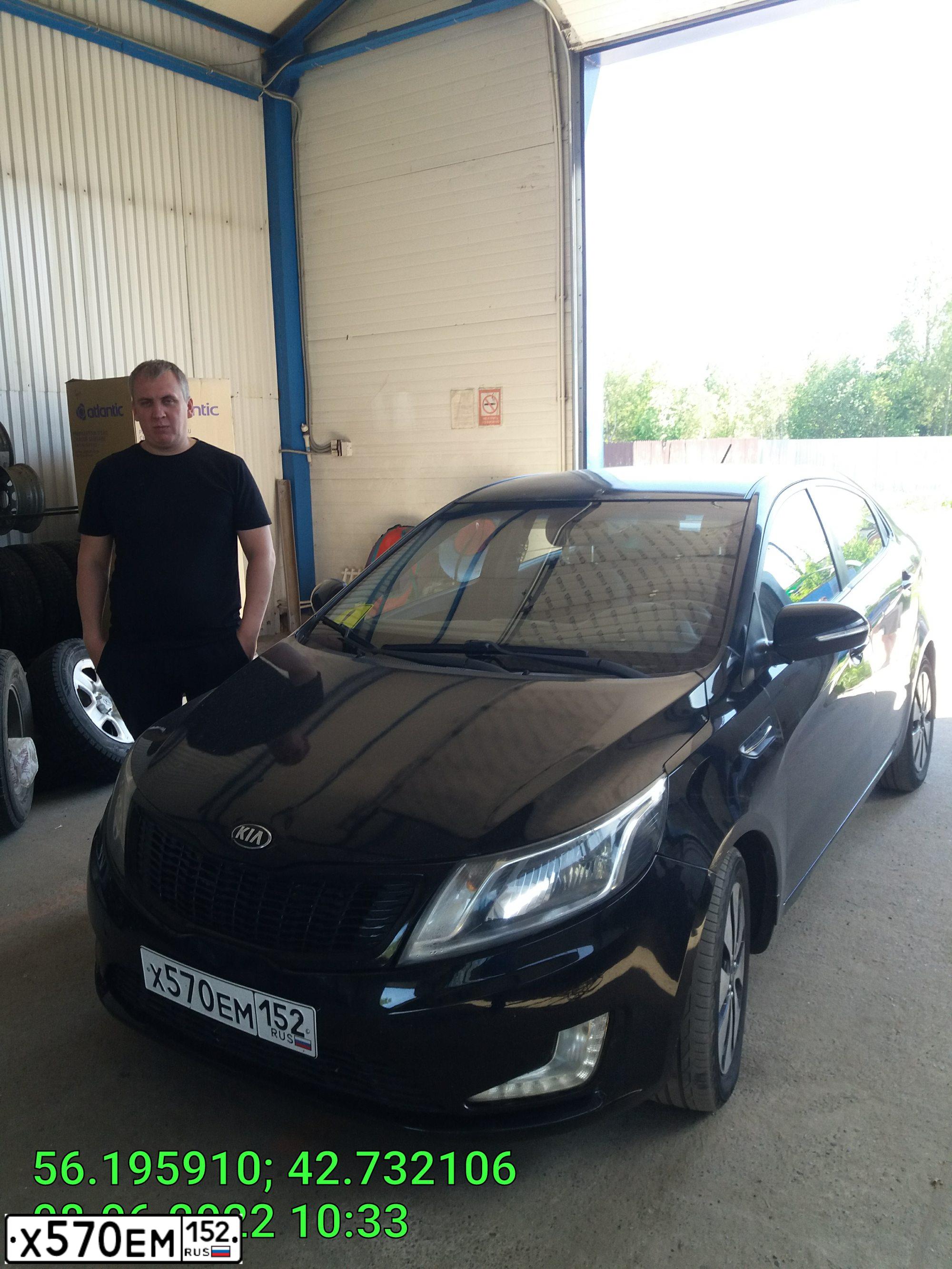 Фото автомобиля KIA RIO, 2012 — госномер Х570ОЕ152. Цвет: ЧЕРНЫЙ
