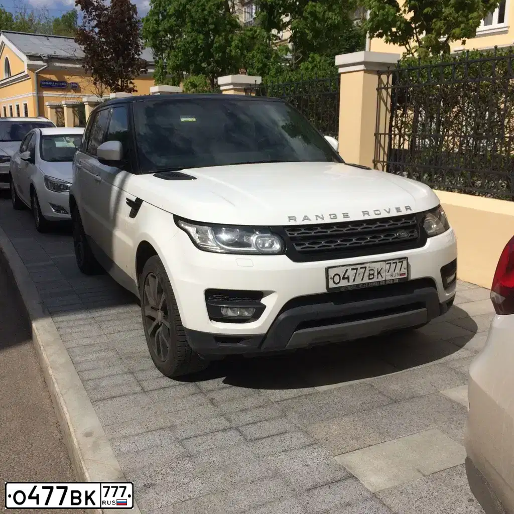 Фото автомобиля LANDROVER RANGE ROVER SPORT, 2014 — госномер О477ВК777. Цвет: БЕЛЫЙ ЯРКИЙ