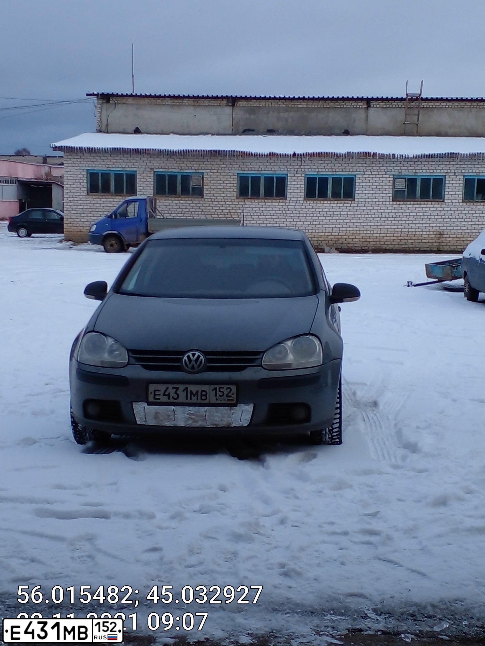 Фото автомобиля VOLKSWAGEN GOLF, 2008 — госномер Е431МВ152. Цвет: СЕРЫЙ