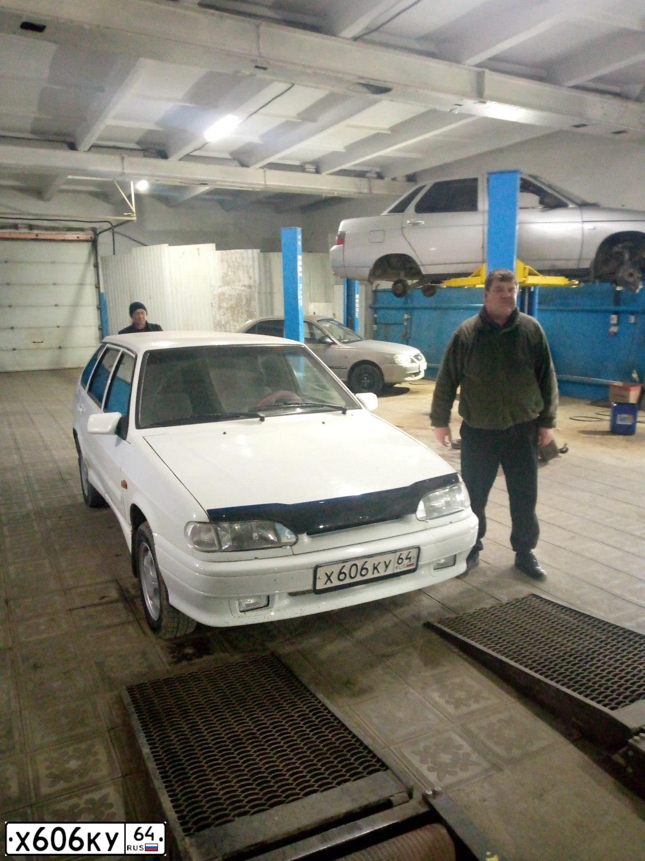 Фото автомобиля LADA 2114 SAMARA, 2011 — госномер Х606КУ64. Цвет: Белый