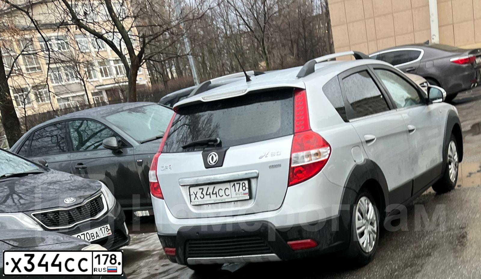 Фото автомобиля DONGFENG H30, 2016 — госномер Х344СС178. Цвет: СЕРЕБРИСТЫЙ