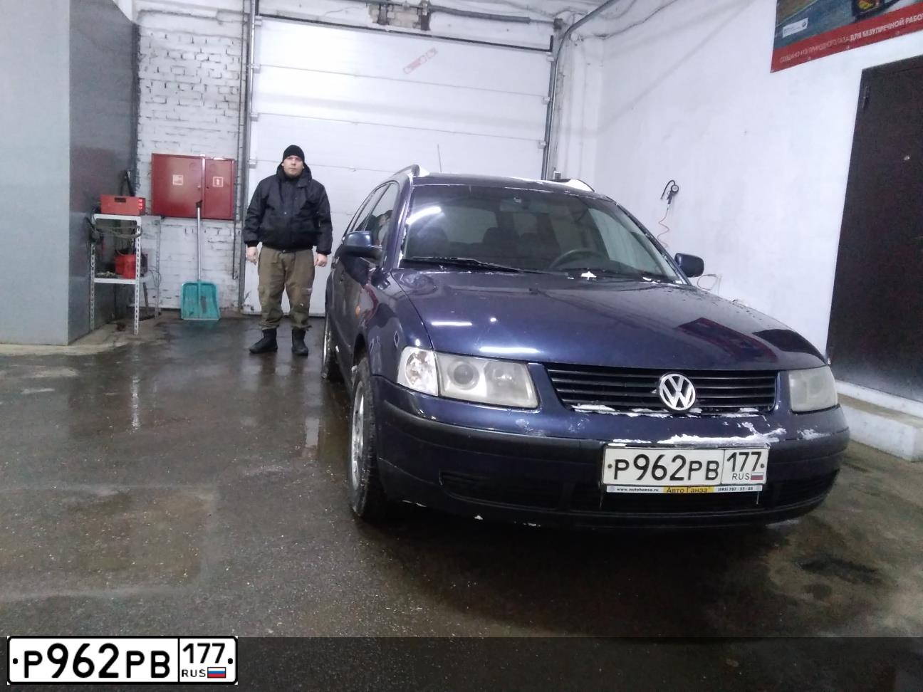 Фото автомобиля VOLKSWAGEN PASSAT, 1997 — госномер К439ОО797. Цвет: синий