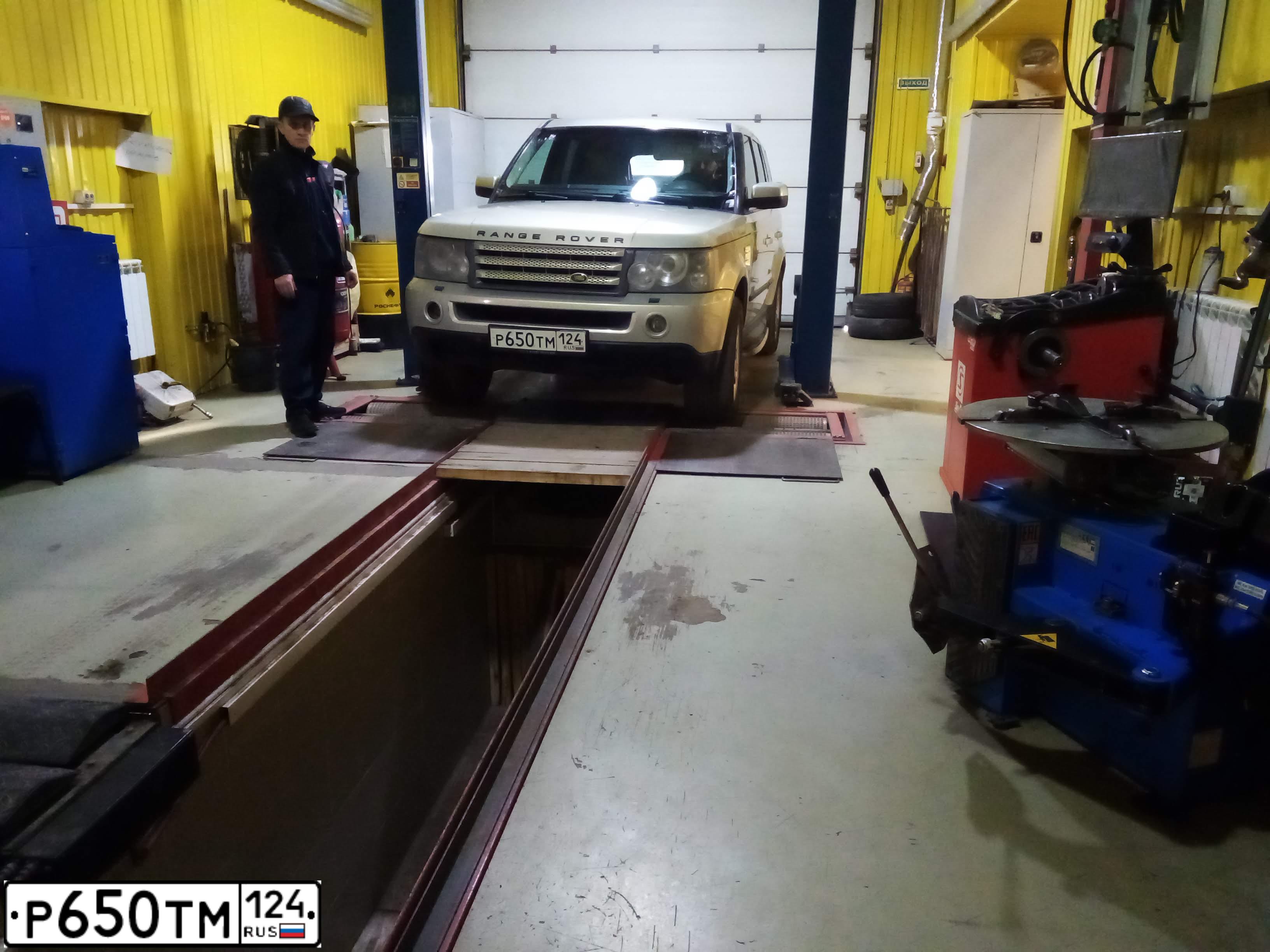 Фото автомобиля LANDROVER RANGE ROVER SPORT, 2006 — госномер А015УЕ24. Цвет: ЗОЛОТИСТЫЙ