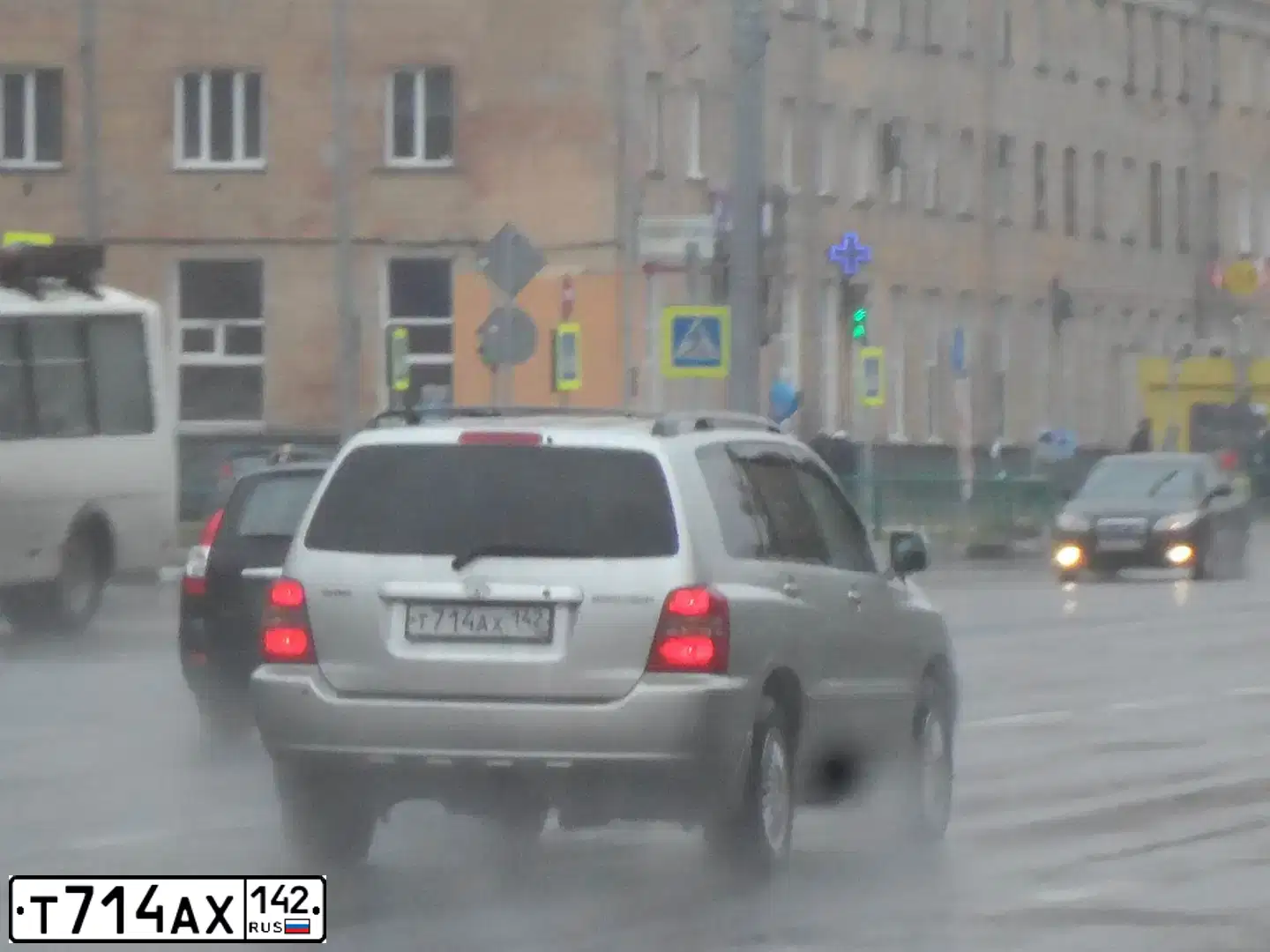 Фото автомобиля TOYOTA HIGHLANDER, 2003 — госномер Х900ОС78. Цвет: СЕРЕБРИСТЫЙ