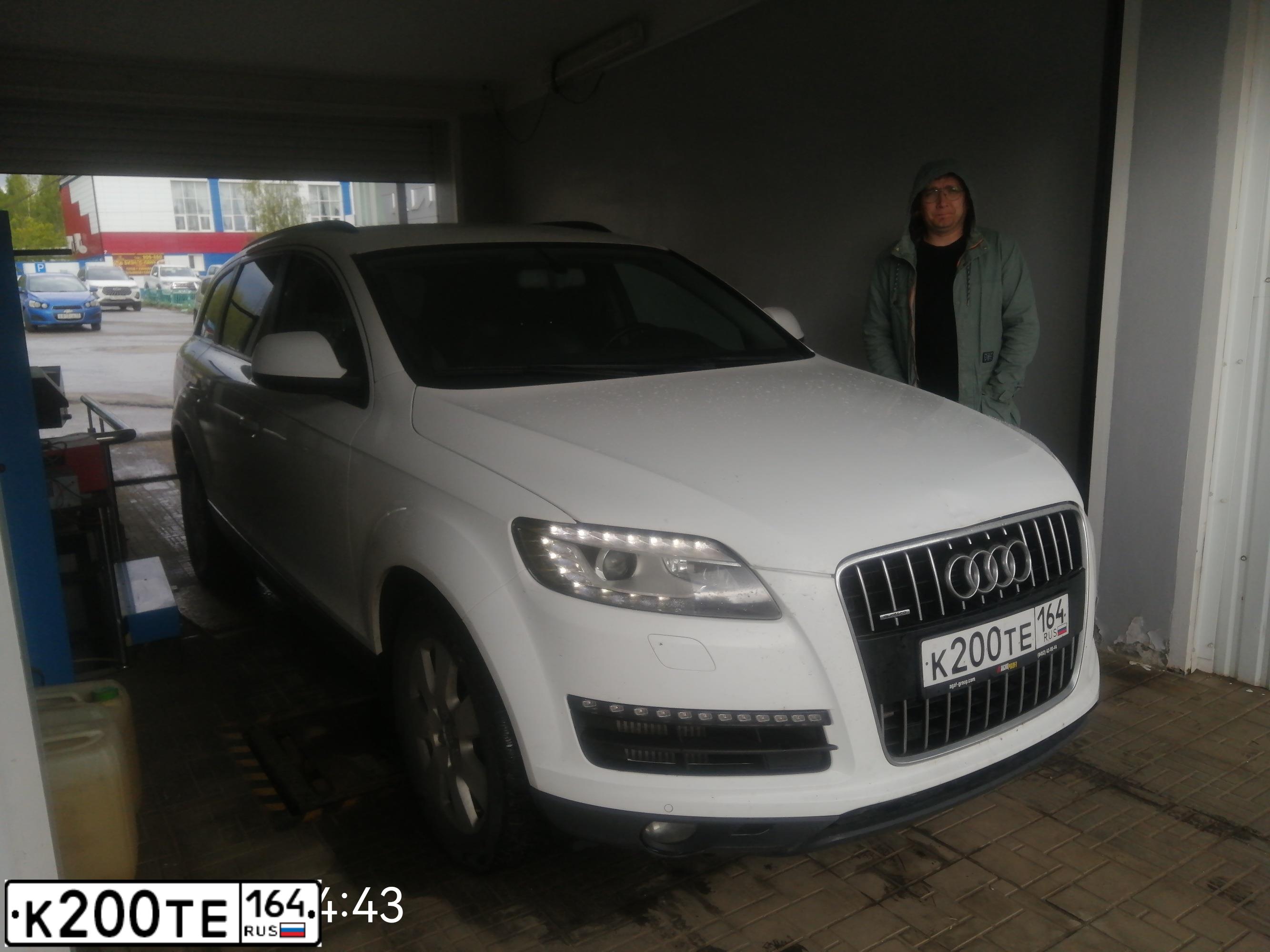 Фото автомобиля AUDI Q7, 2010 — госномер М105ТУ13. Цвет: Белый