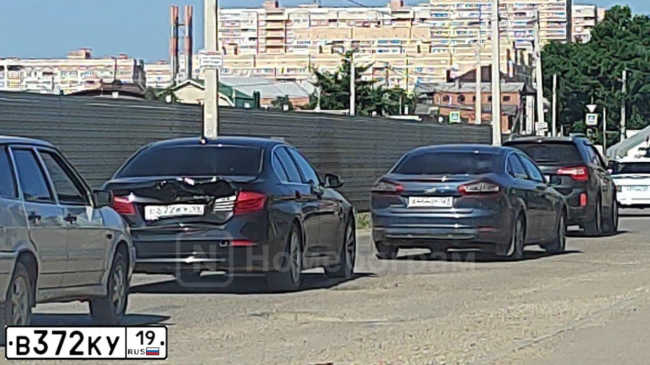 Фото автомобиля FORD FOCUS, 2010 — госномер Е644НН138. Цвет: ТЕМНО-СЕРЫЙ