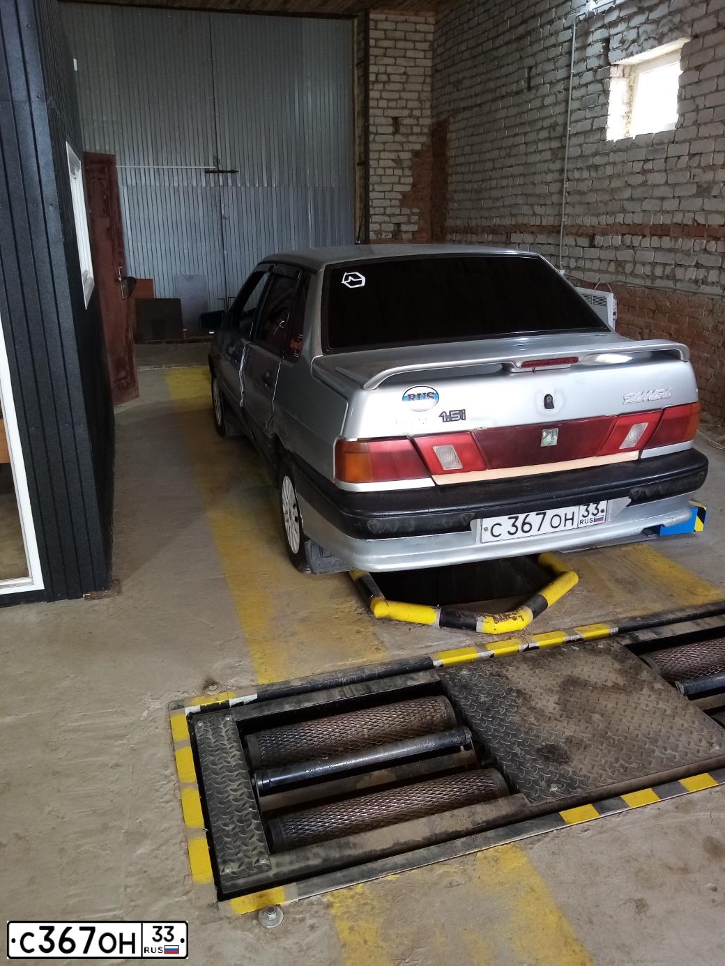 Фото автомобиля LADA 2115 SAMARA, 2004 — госномер С367ОН33. Цвет: СЕРЕБРИСТЫЙ