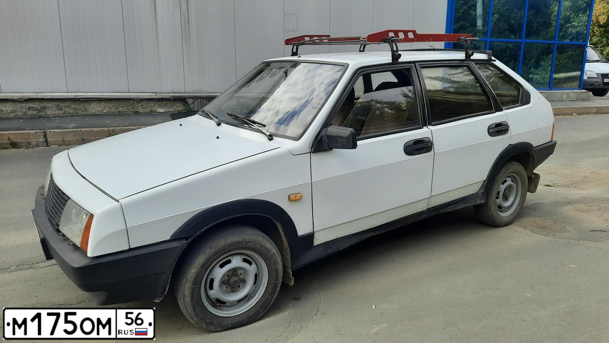 Фото автомобиля LADA 2109 SAMARA, 1988 — госномер М175ОМ56. Цвет: БЕЛЫЙ