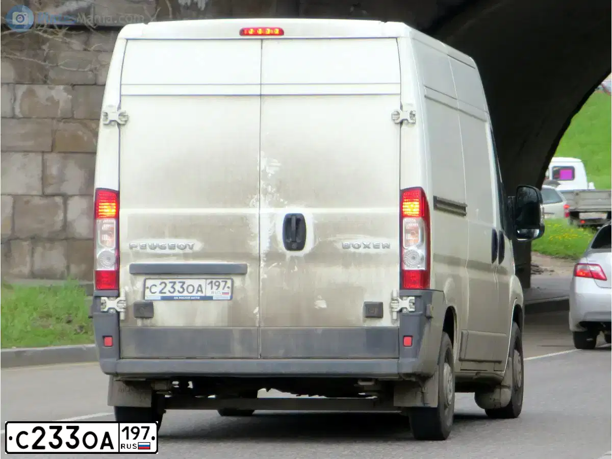 Фото автомобиля PEUGEOT BOXER, 2011 — госномер Р135МЕ790. Цвет: Белый