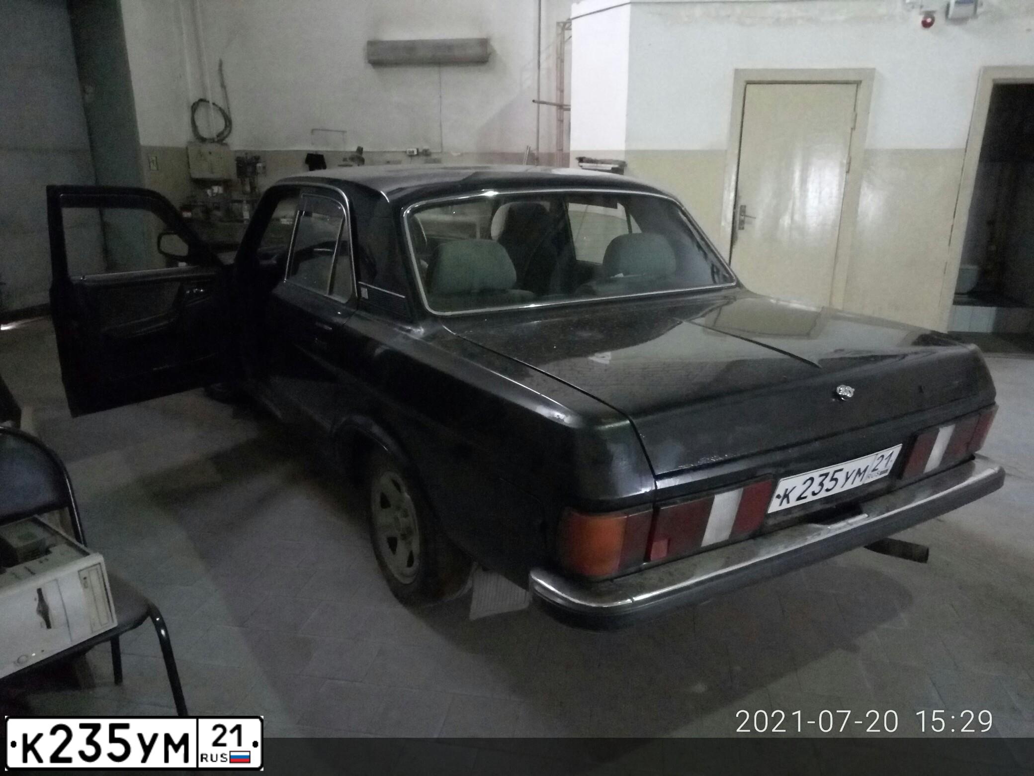Фото автомобиля GAZ 3102 WOLGA, 2007 — госномер К235УМ21. Цвет: ЧЕРНЫЙ
