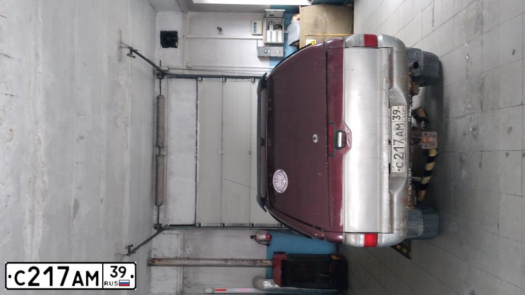 Фото автомобиля MITSUBISHI L 200, 2003 — госномер Р004ЕМ39. Цвет: ФИОЛЕТОВЫЙ