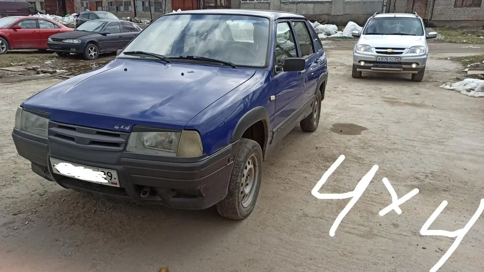 Фото автомобиля CHEVROLET NIVA, 2012 — госномер О384КВ29. Цвет: Светло-Серебристый металлик