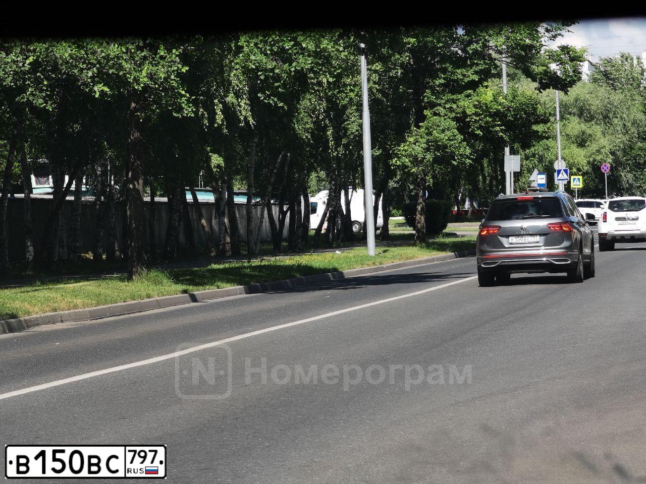 Фото автомобиля VOLKSWAGEN TIGUAN, 2021 — госномер В150ВС797. Цвет: СЕРЫЙ